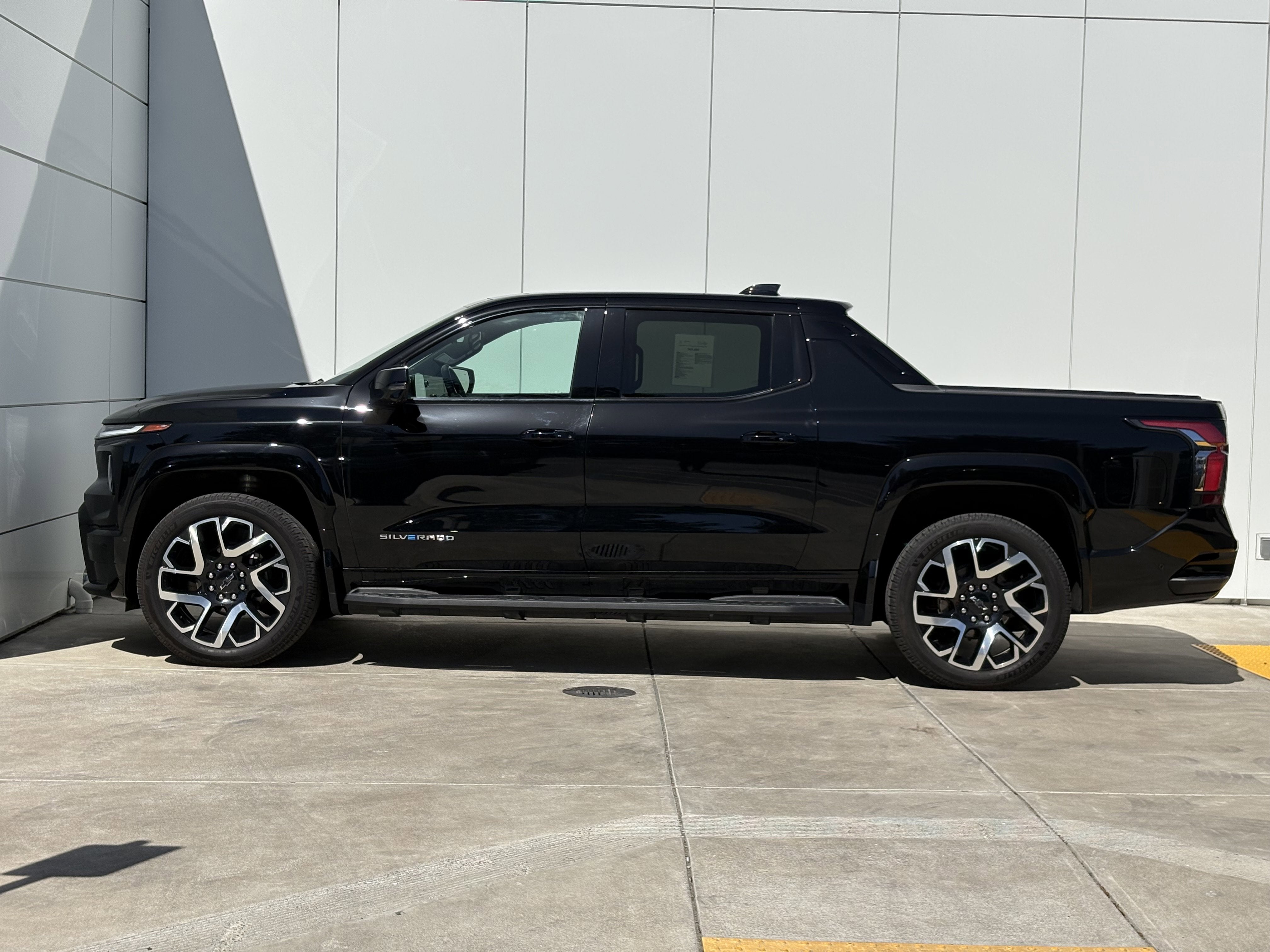 2025 Chevrolet Silverado EV RST - Max Range