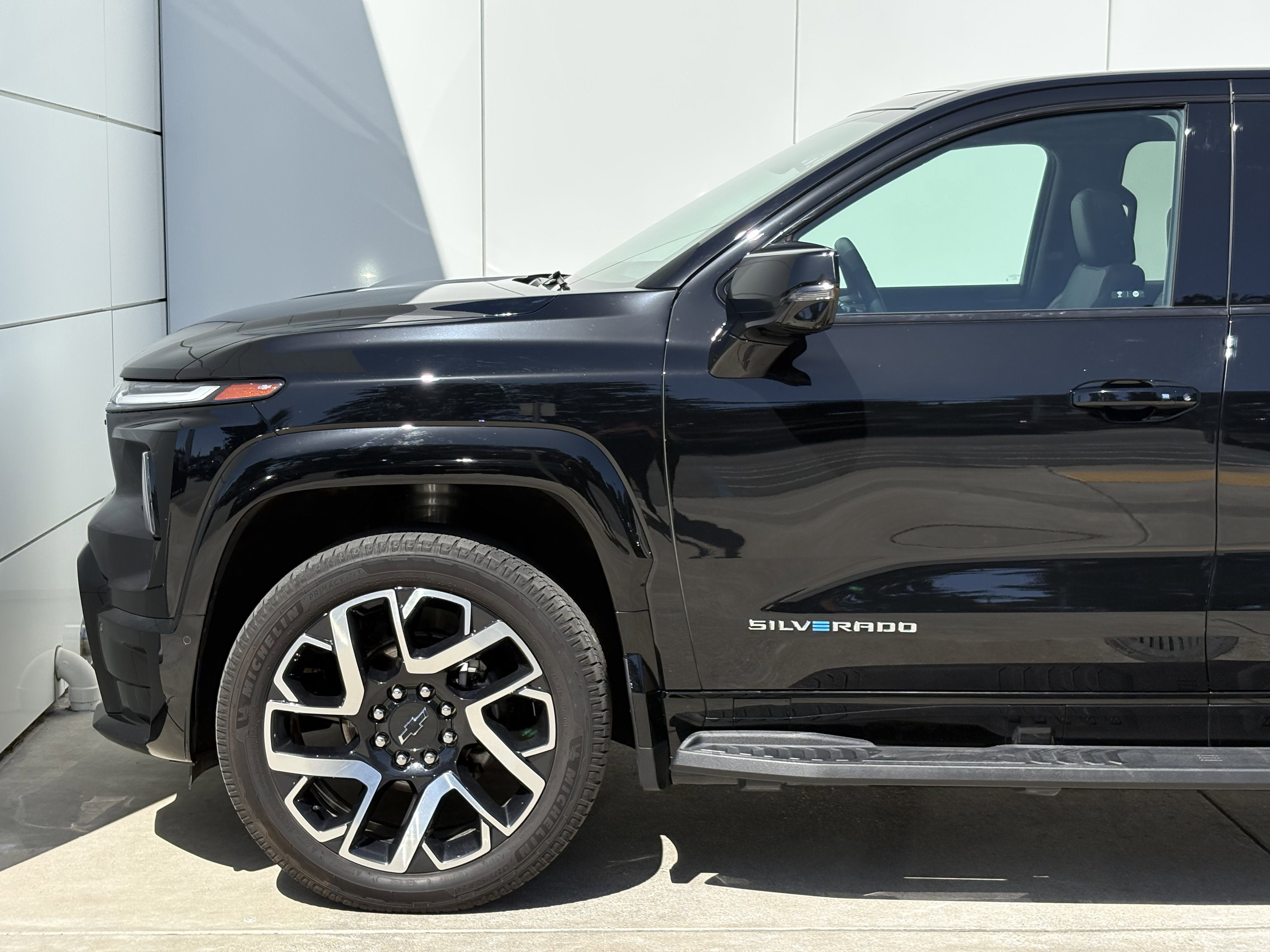 2025 Chevrolet Silverado EV RST - Max Range