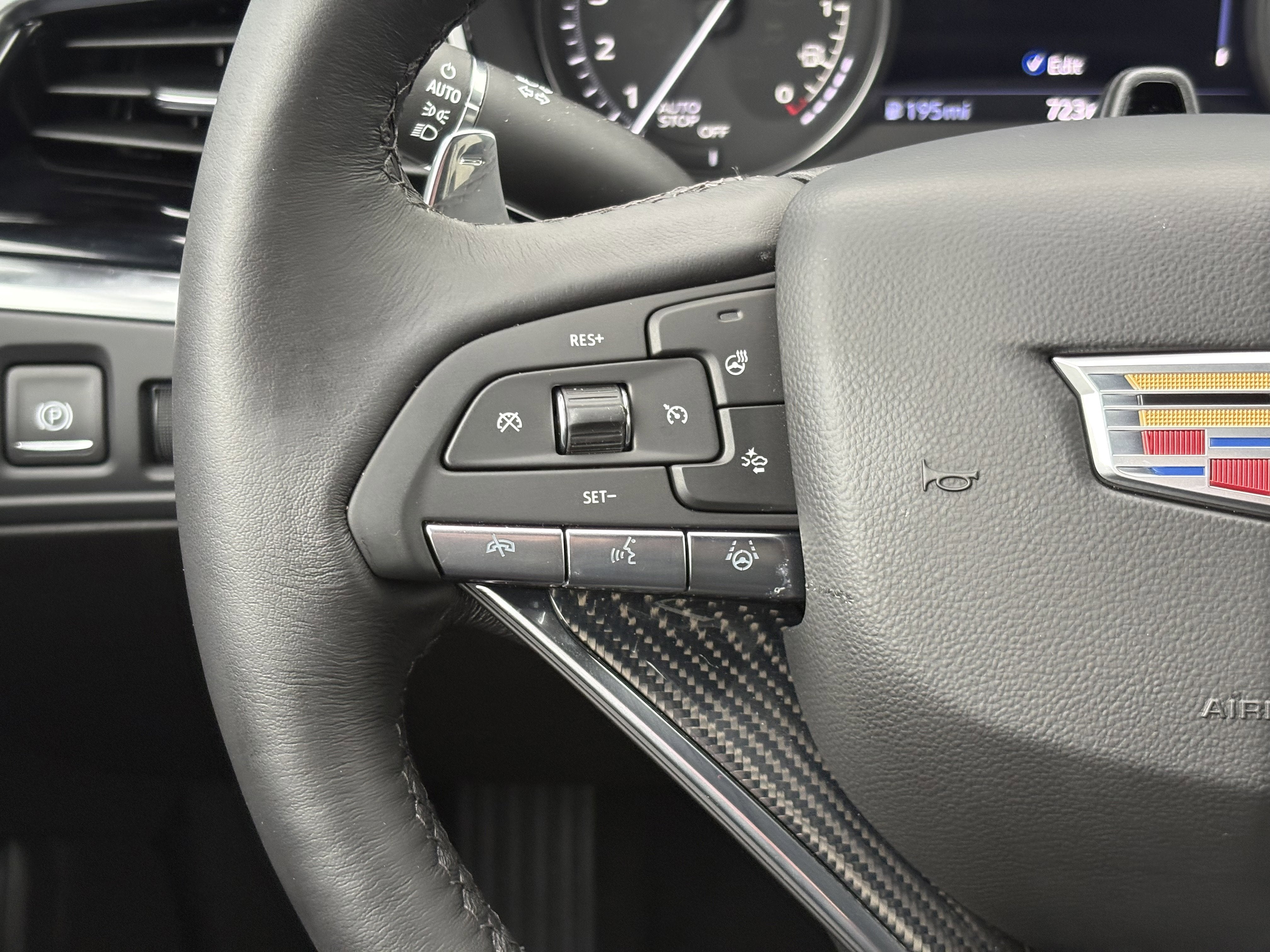 2025 Cadillac XT6 Sport