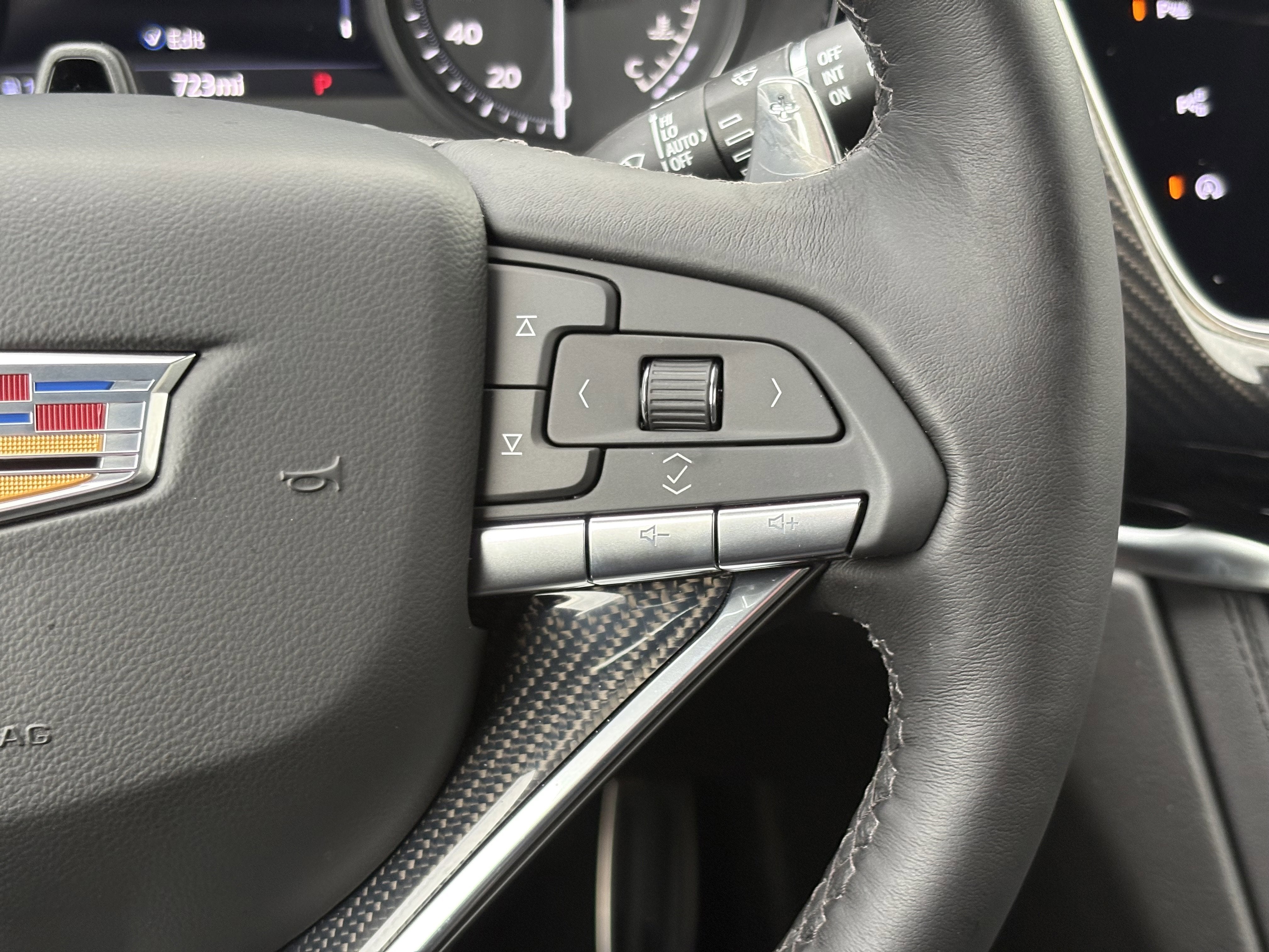 2025 Cadillac XT6 Sport