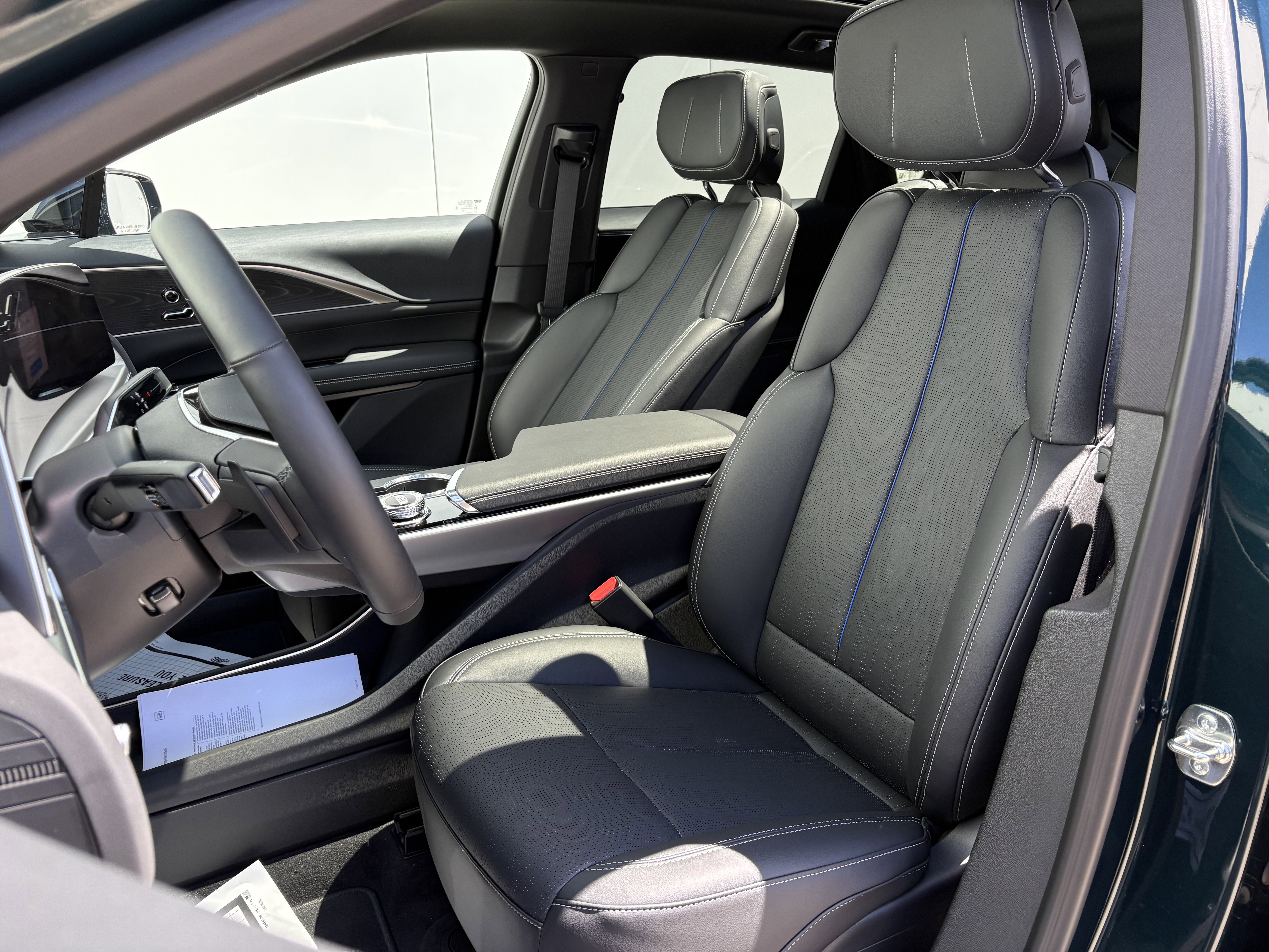 2025 Cadillac LYRIQ Luxury 1