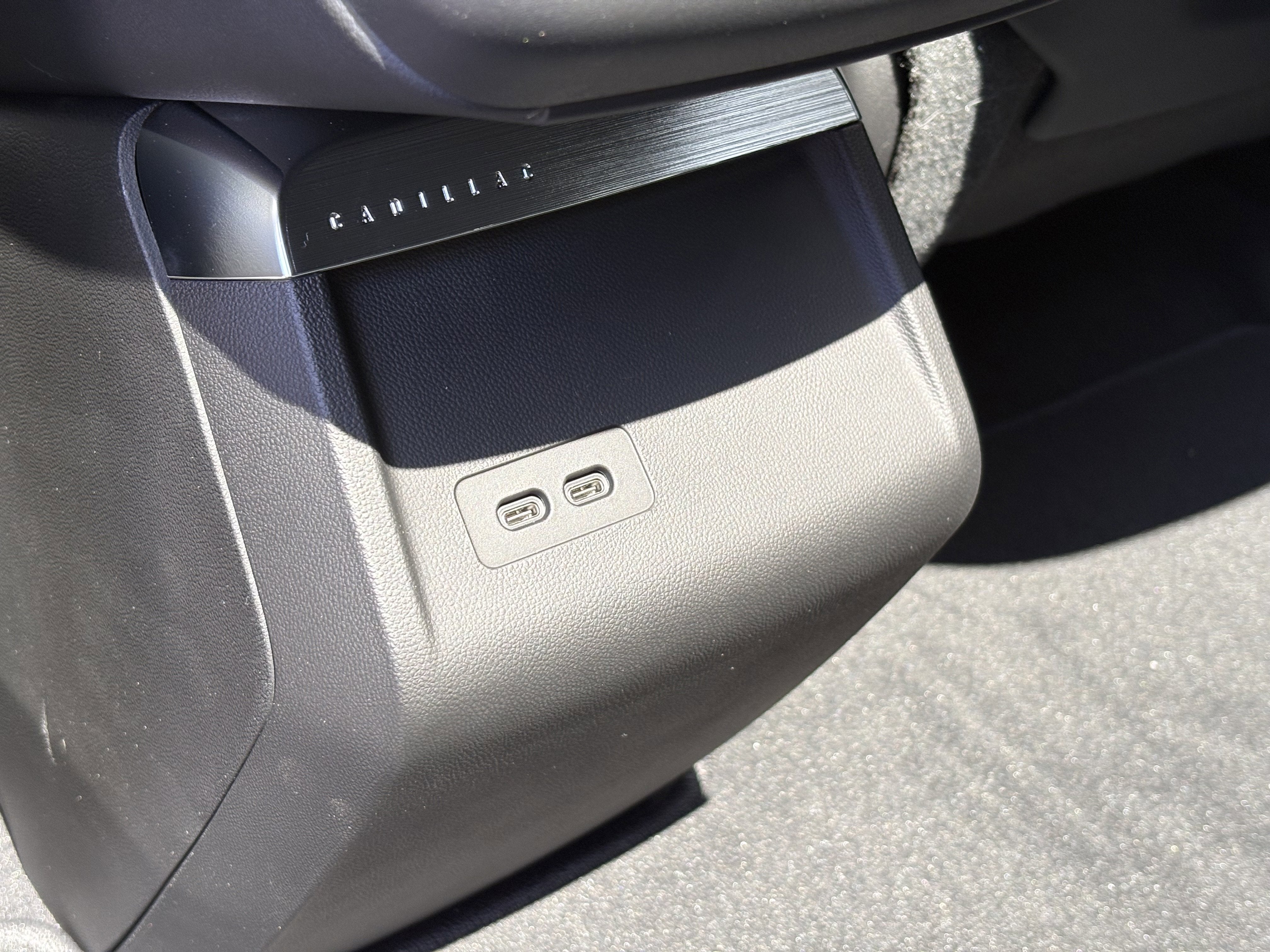 2025 Cadillac LYRIQ Luxury 1