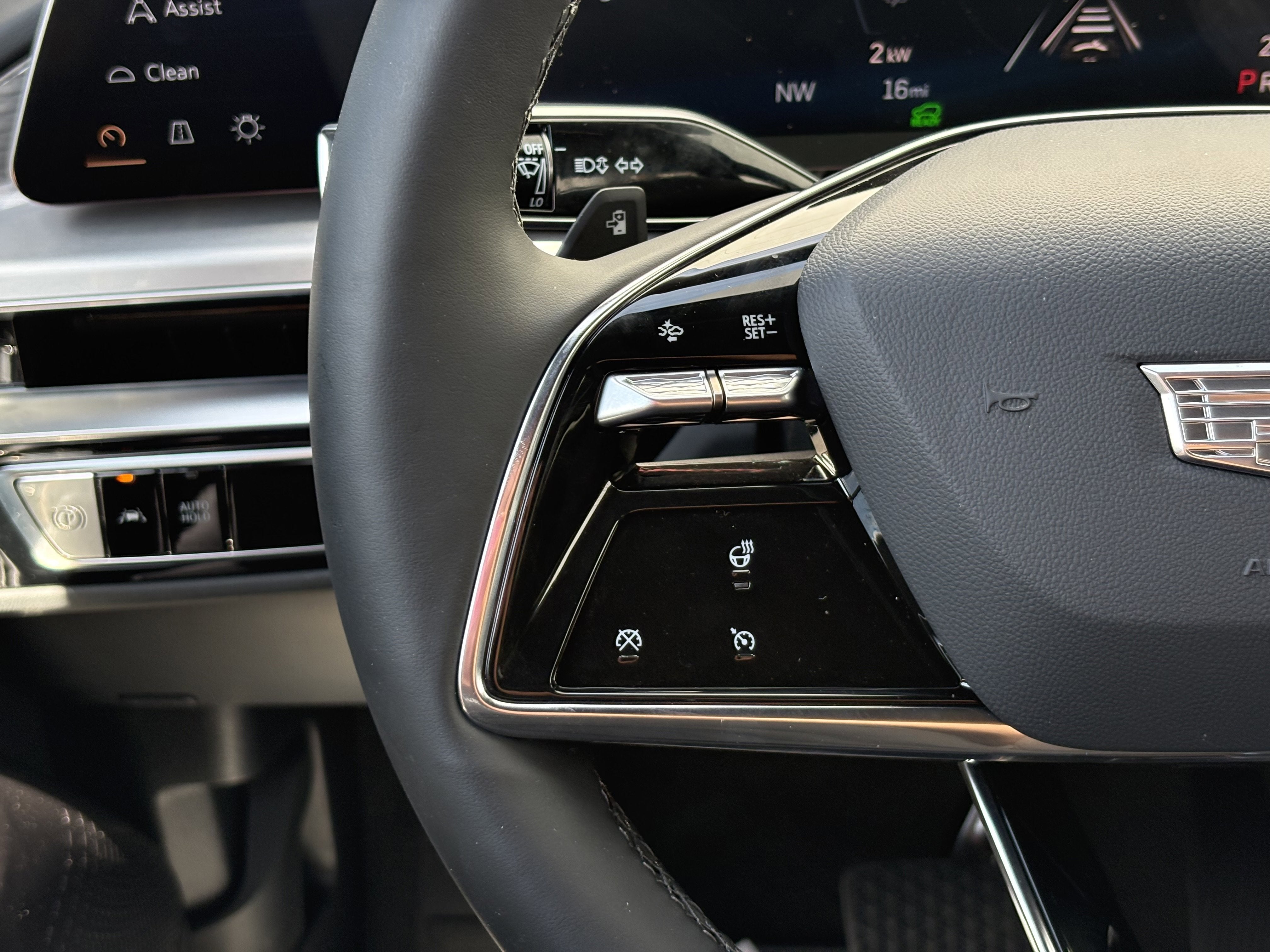 2025 Cadillac LYRIQ Luxury 1