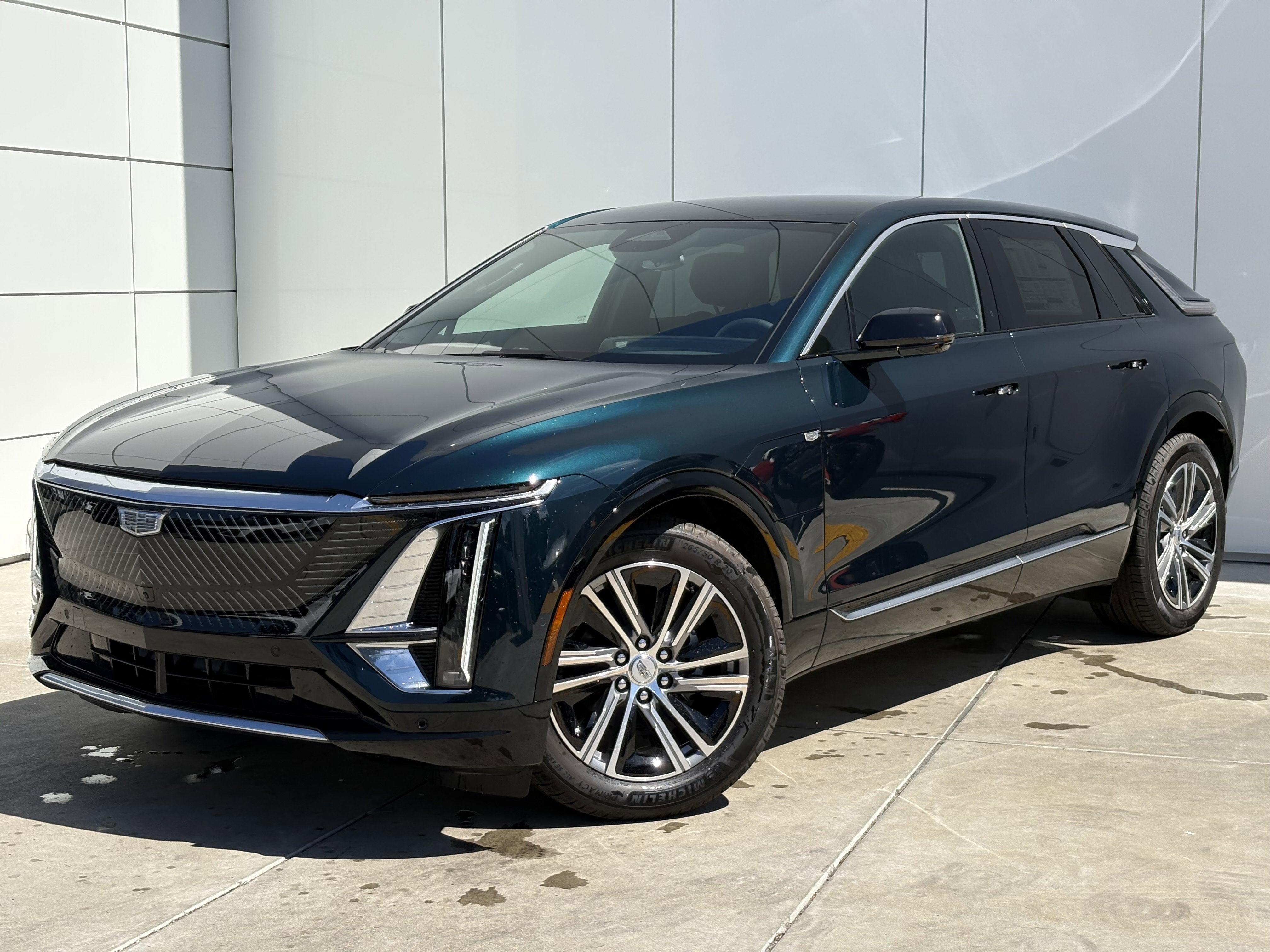 2025 Cadillac LYRIQ Luxury 1