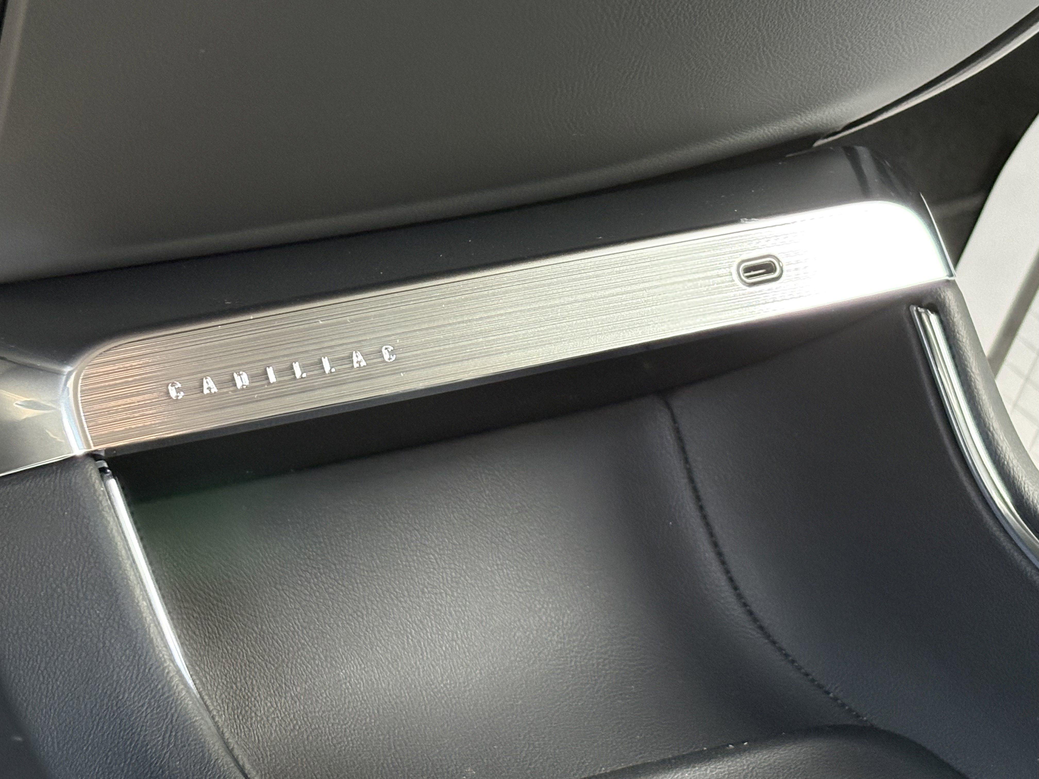 2025 Cadillac LYRIQ Luxury 1