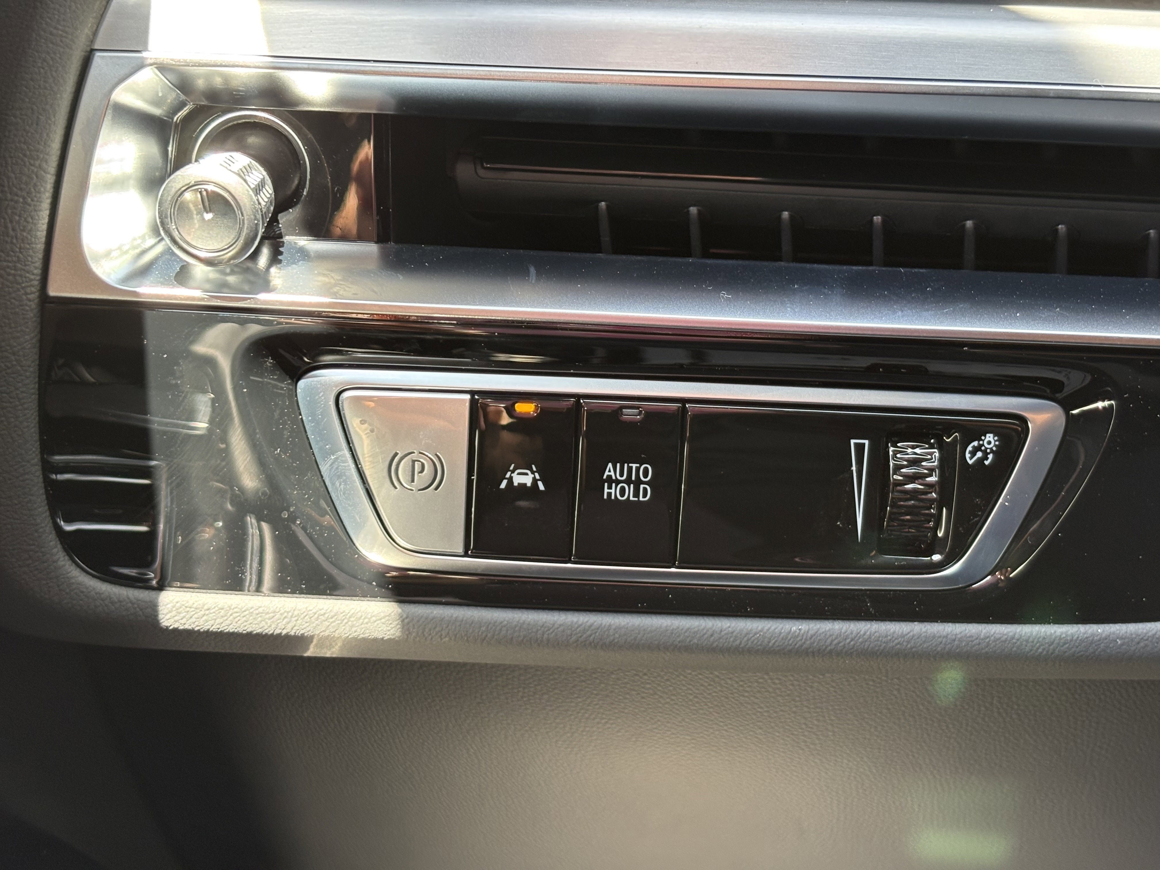 2025 Cadillac LYRIQ Luxury 1