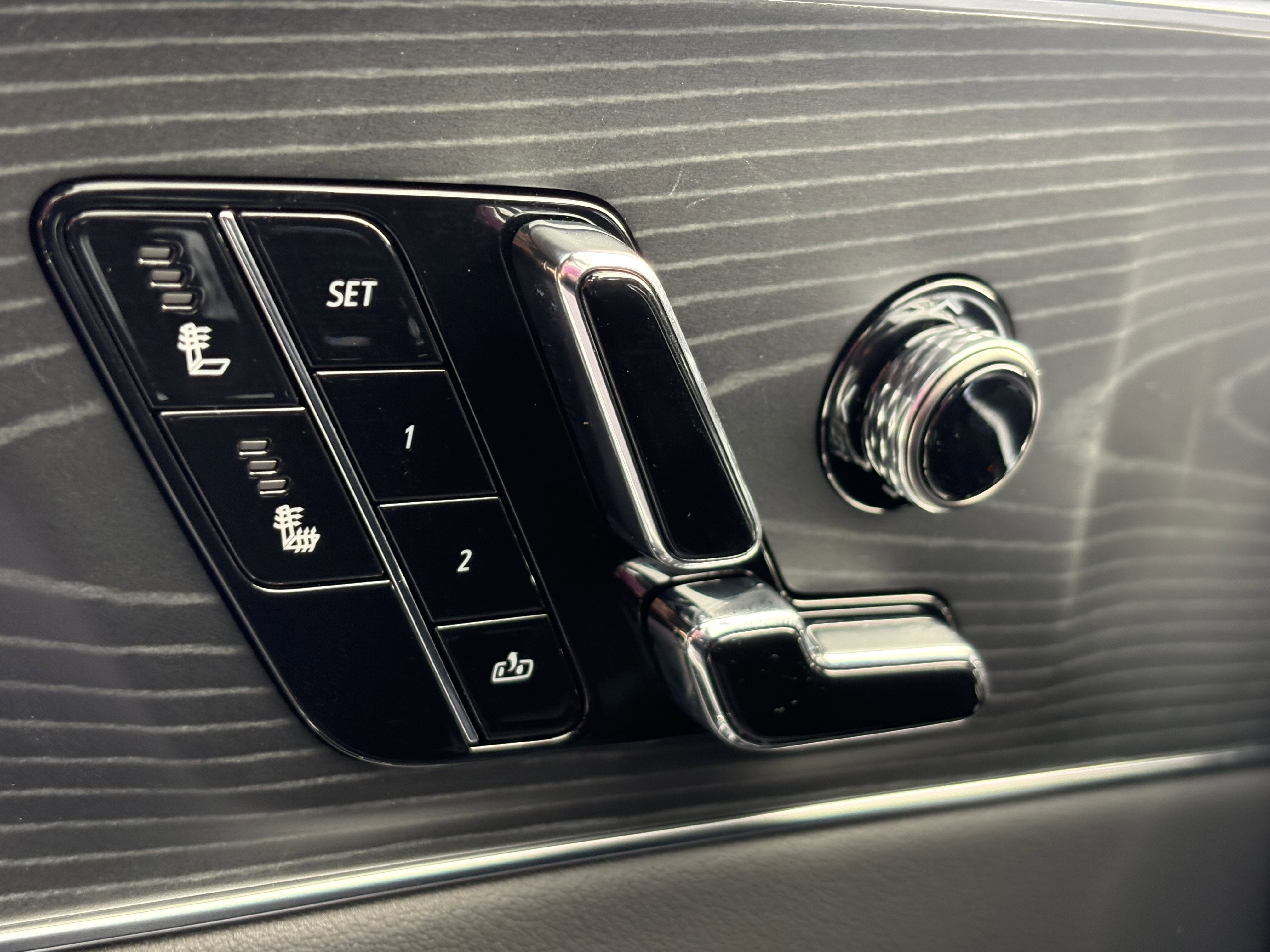 2025 Cadillac LYRIQ Luxury 1