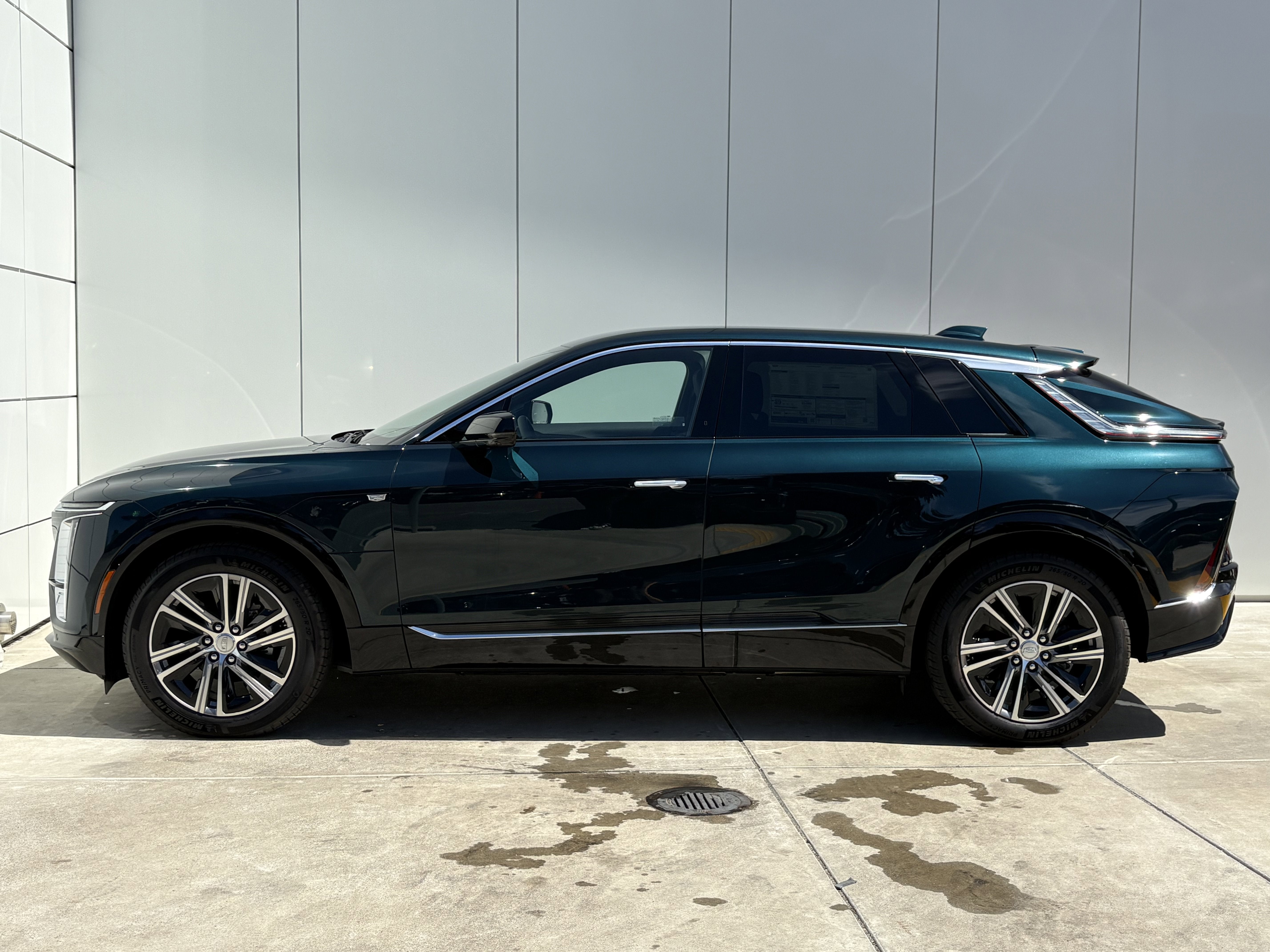 2025 Cadillac LYRIQ Luxury 1