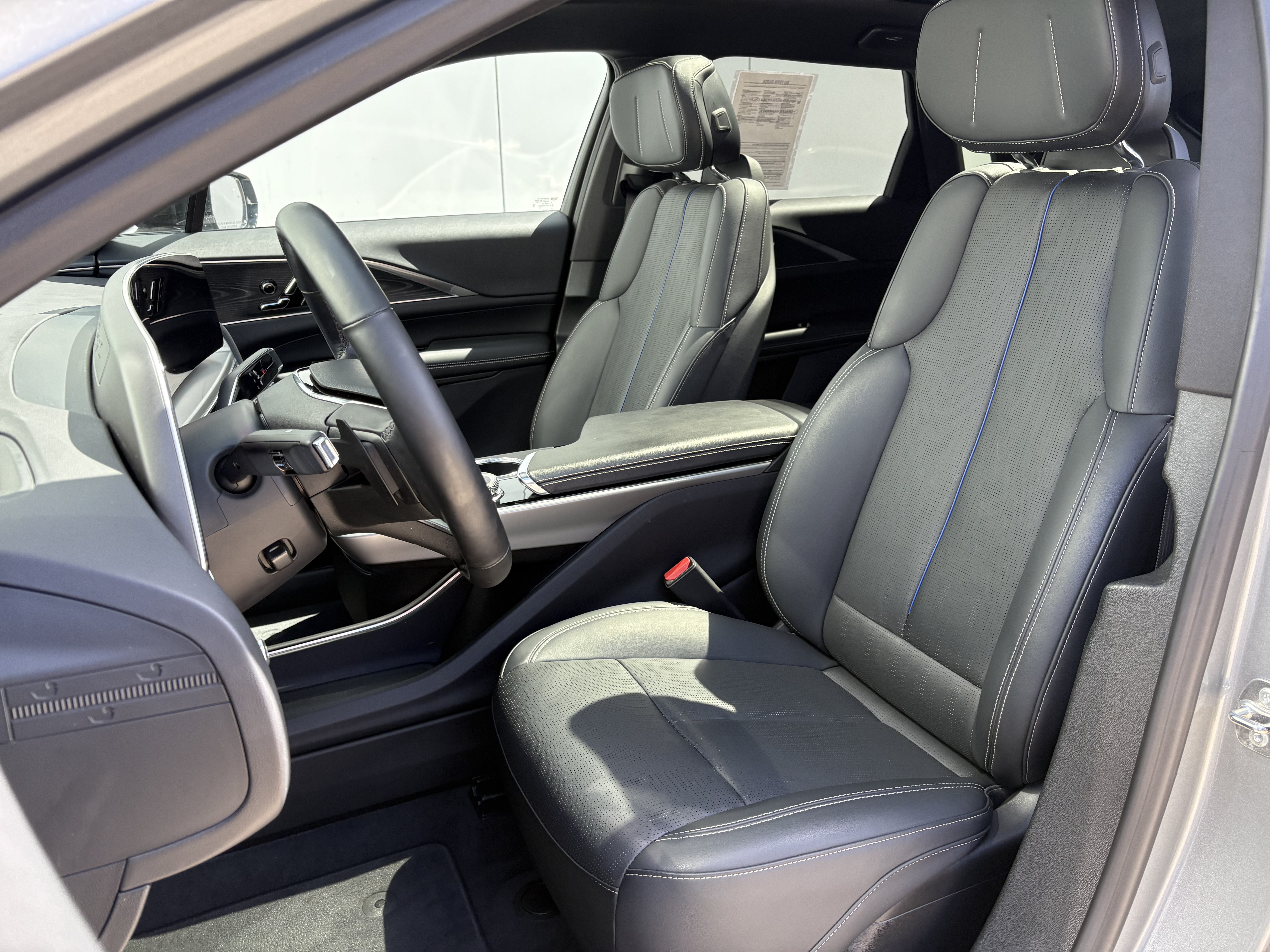 2024 Cadillac LYRIQ Luxury 1