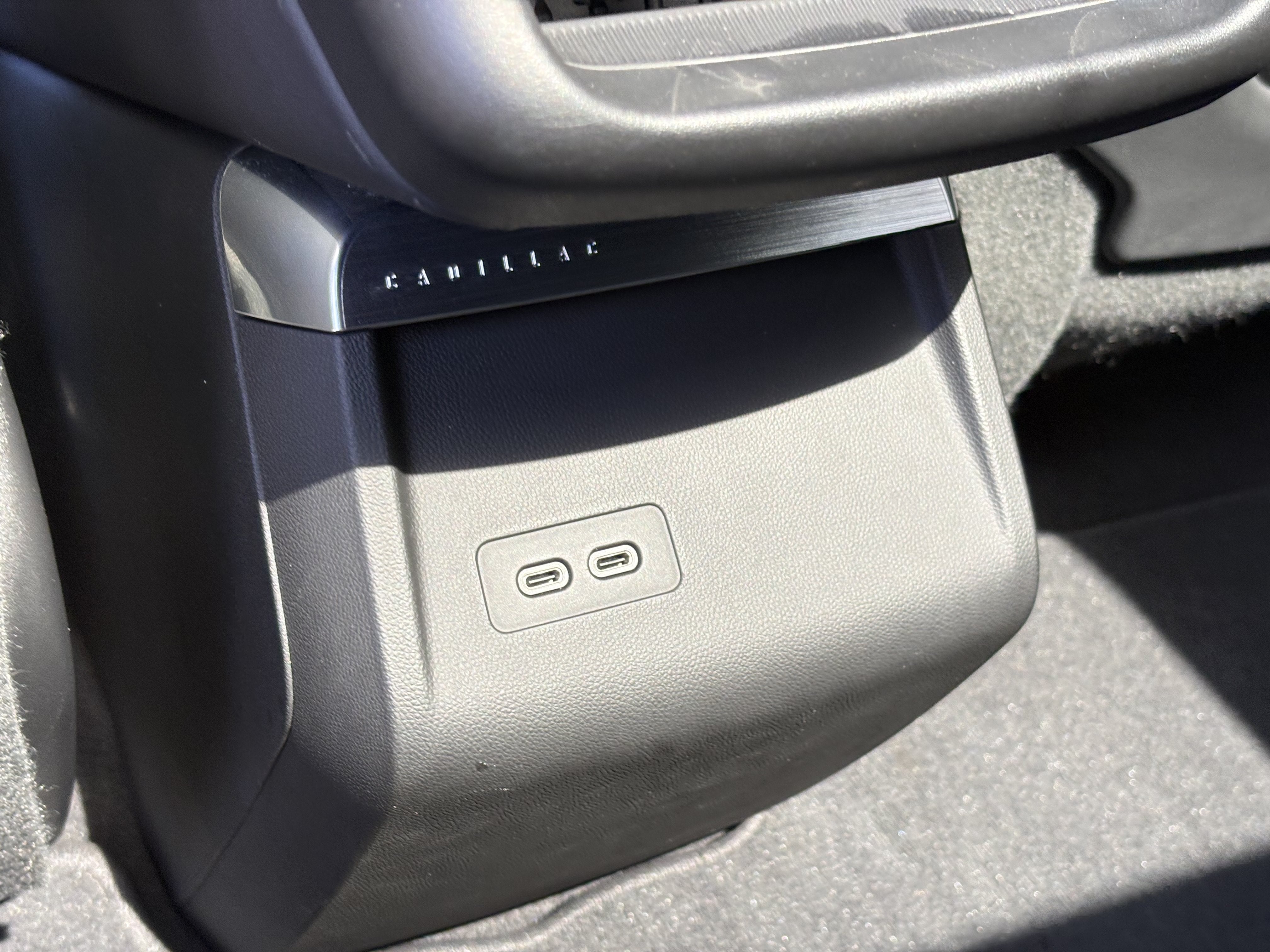 2024 Cadillac LYRIQ Luxury 1