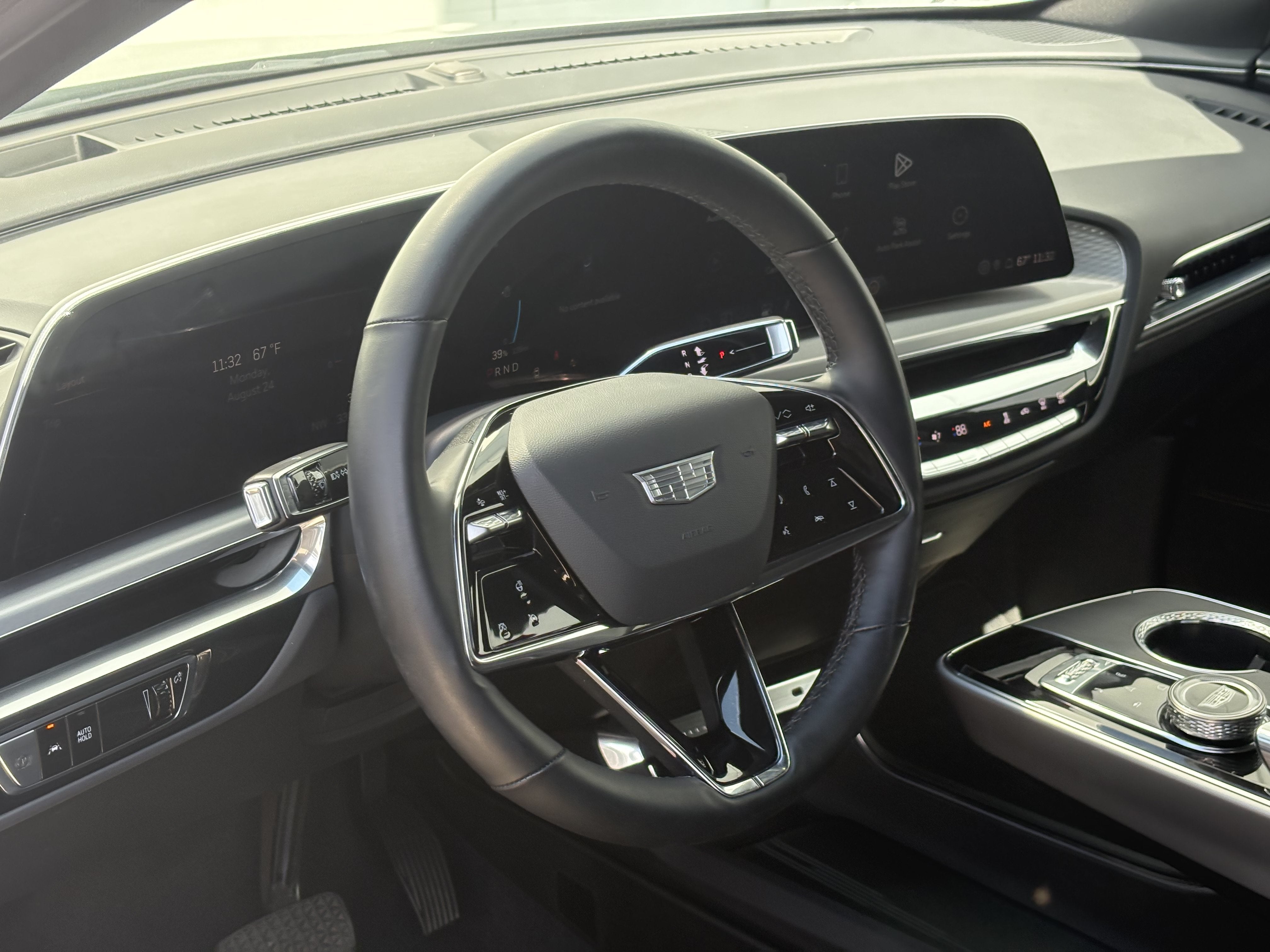 2024 Cadillac LYRIQ Luxury 1