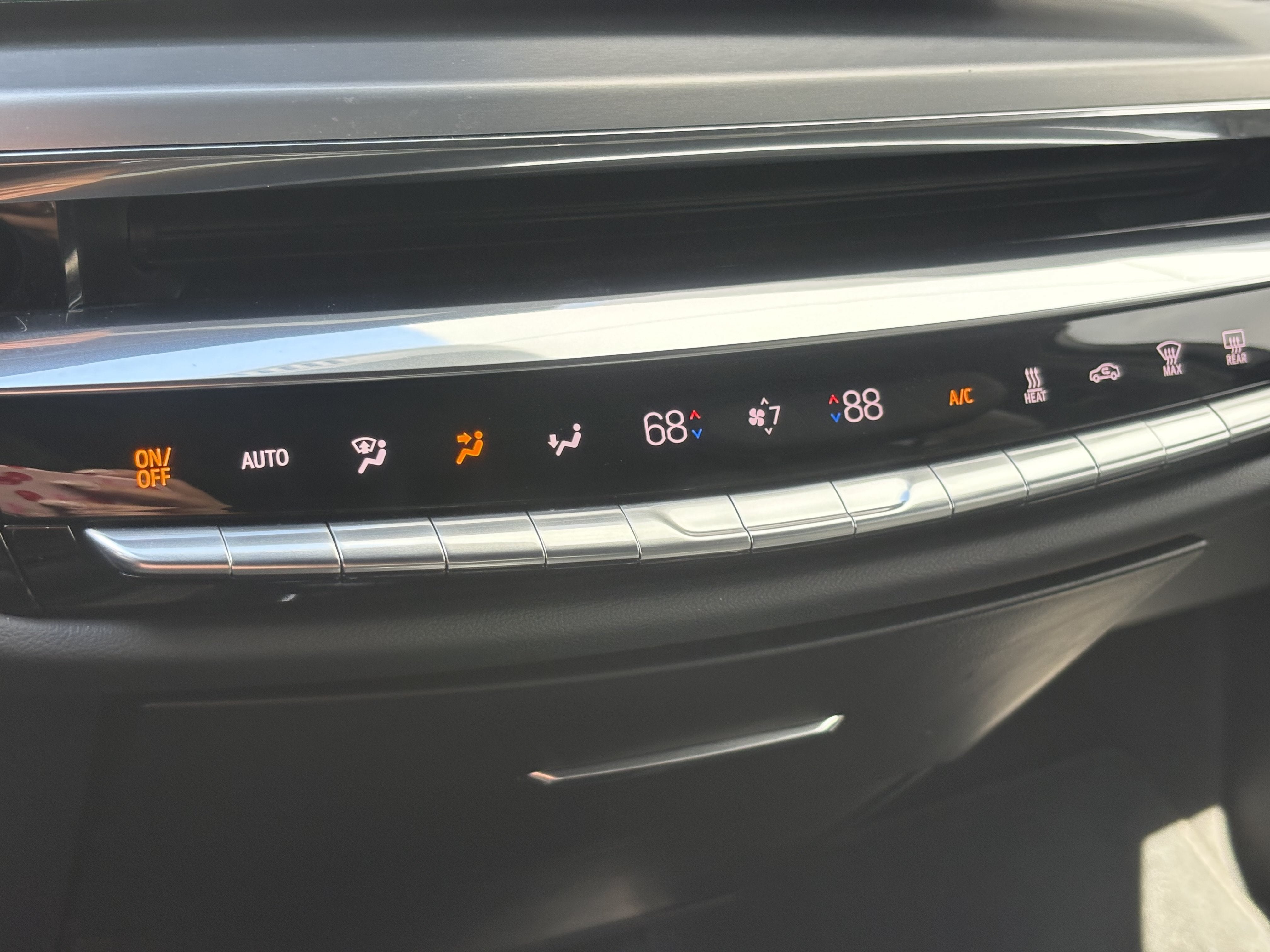 2024 Cadillac LYRIQ Luxury 1