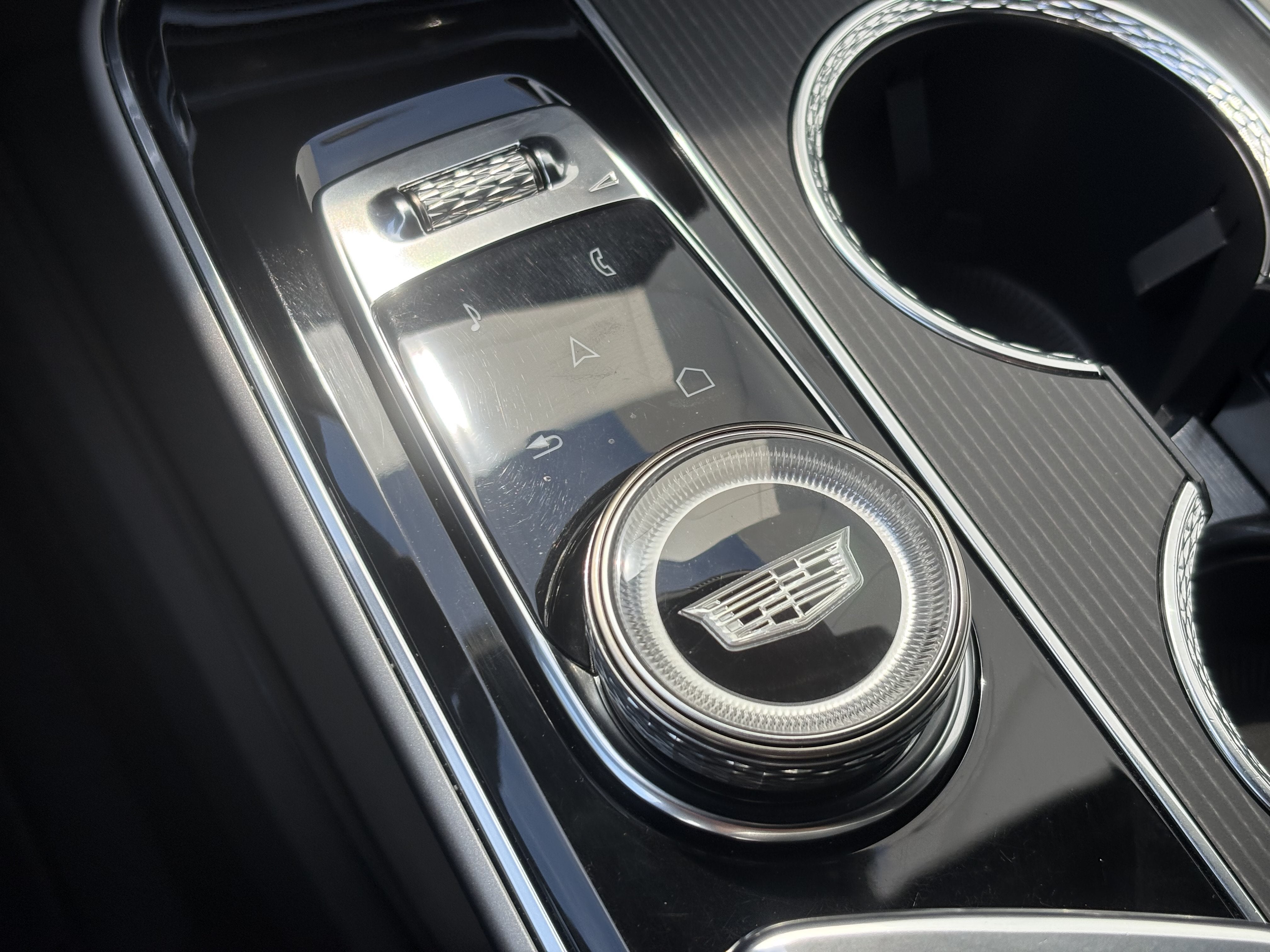 2024 Cadillac LYRIQ Luxury 1