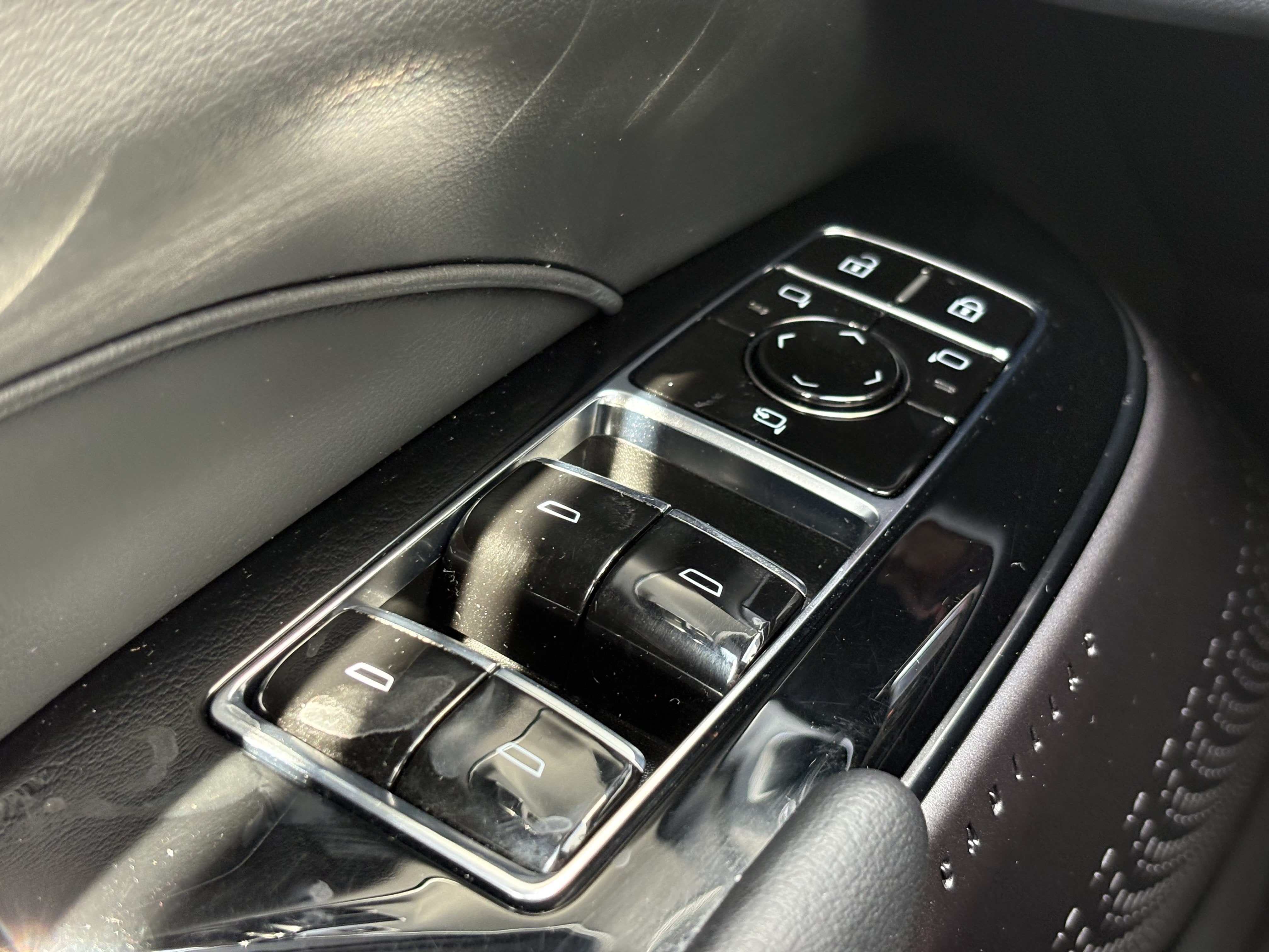 2024 Cadillac LYRIQ Luxury 1