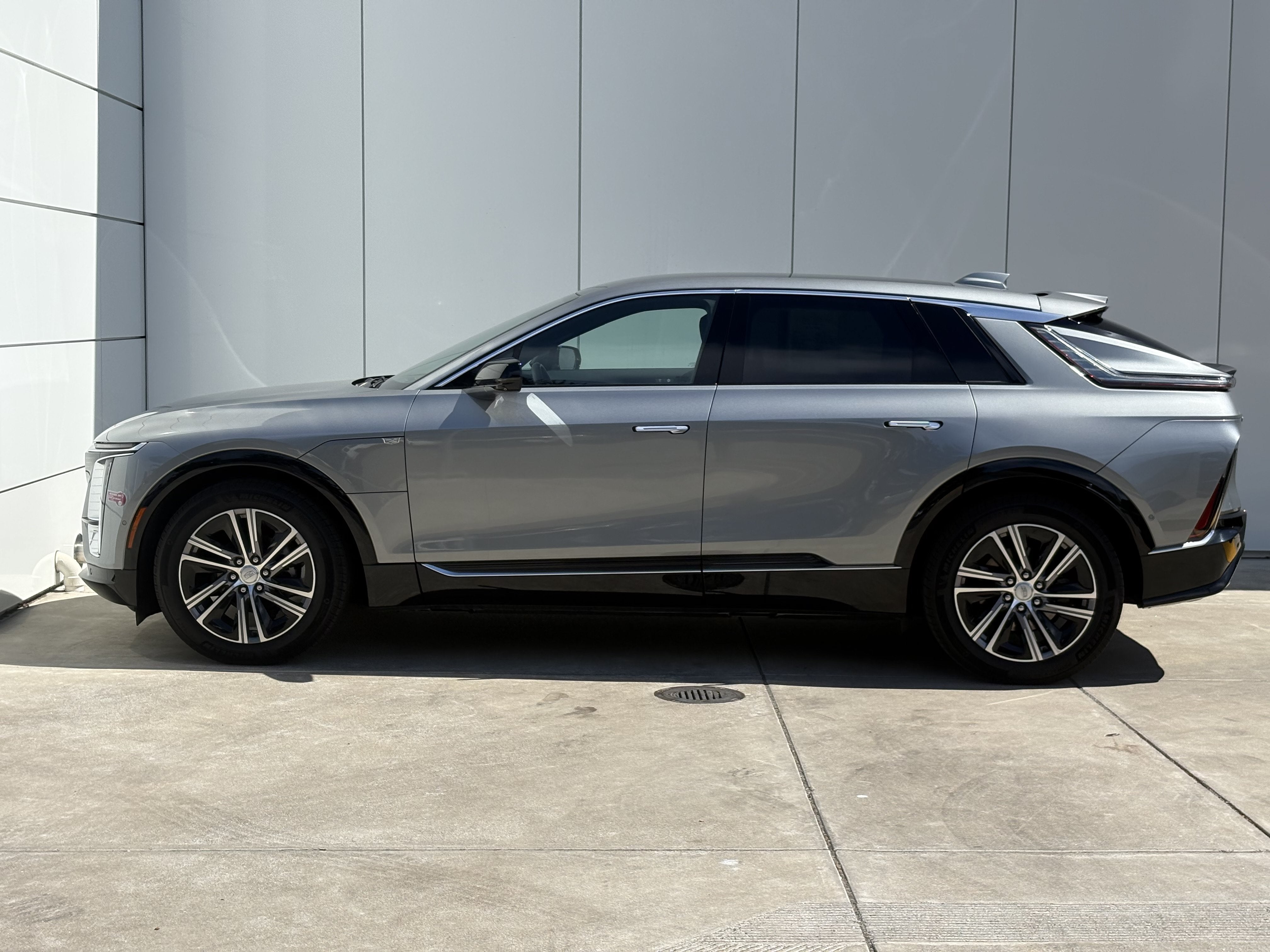 2024 Cadillac LYRIQ Luxury 1