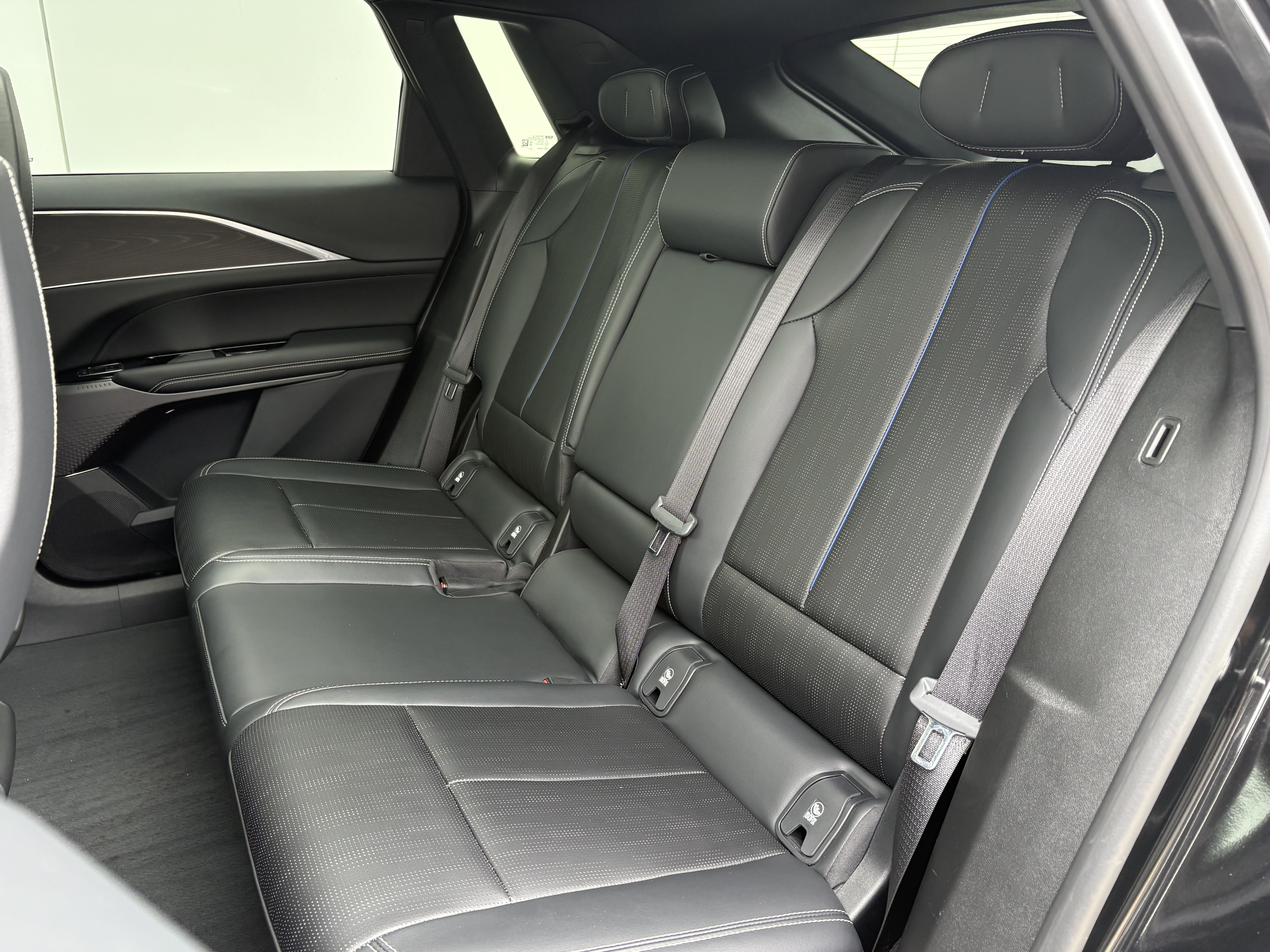2024 Cadillac LYRIQ Luxury 1