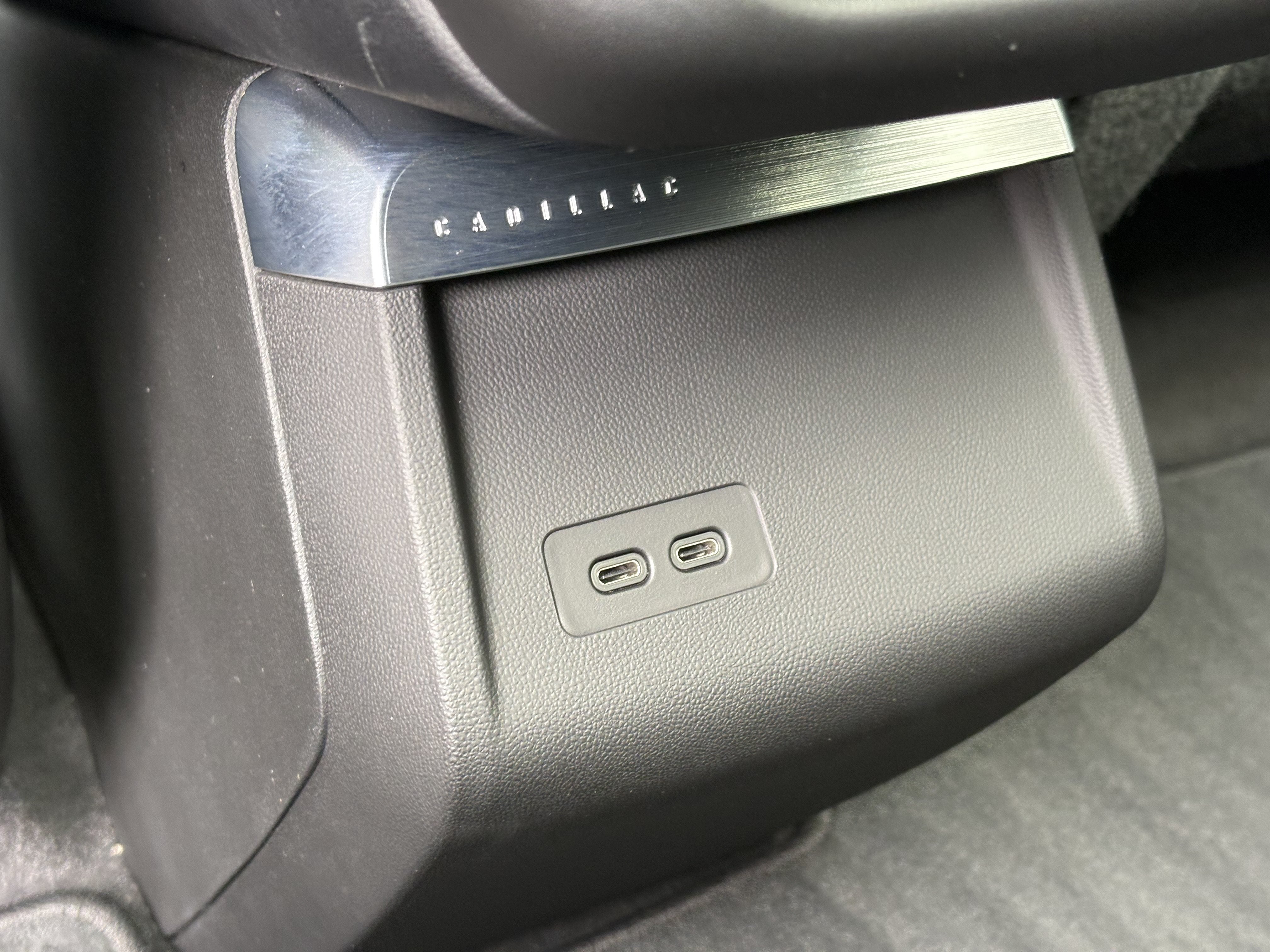 2024 Cadillac LYRIQ Luxury 1