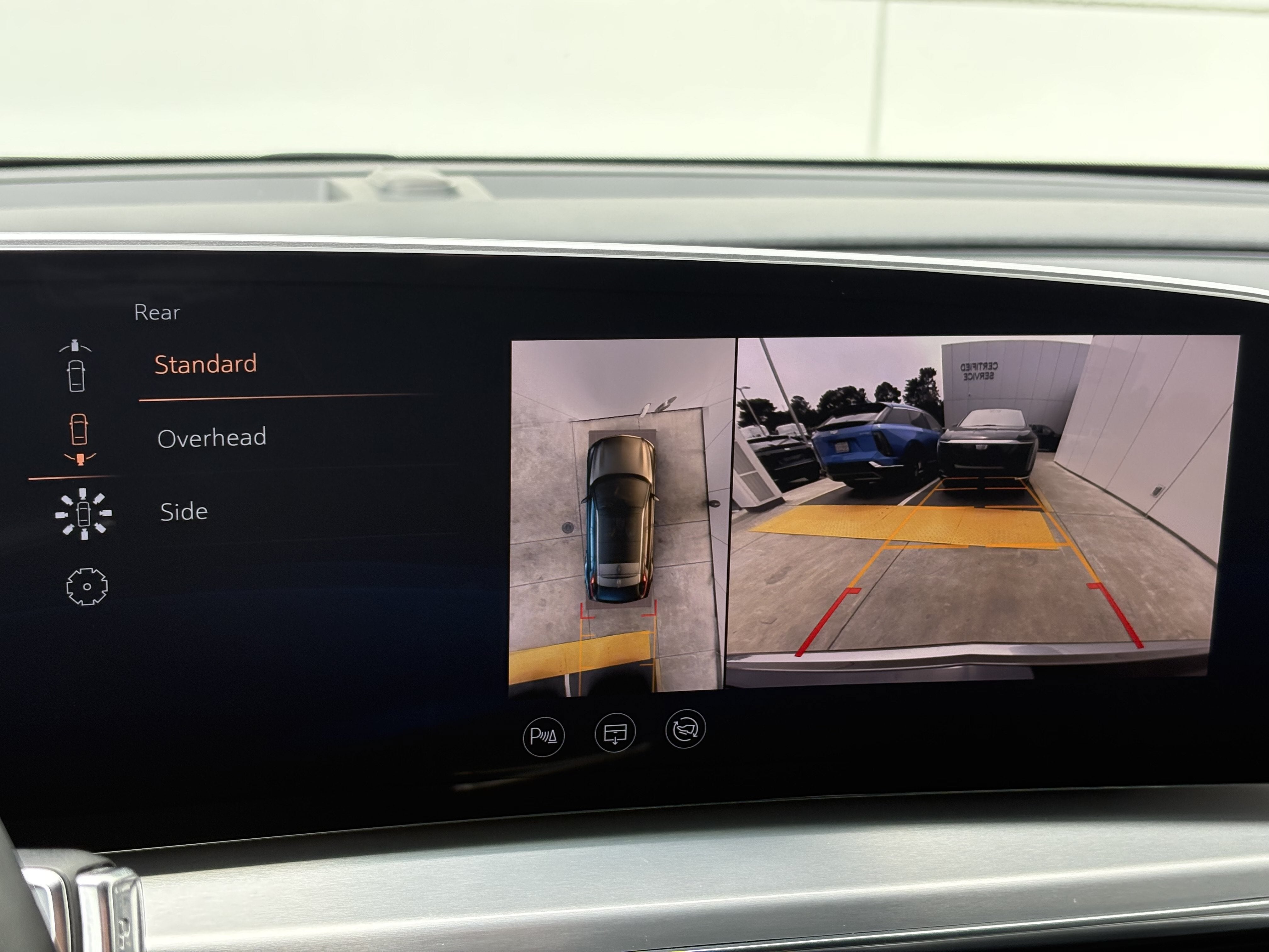 2024 Cadillac LYRIQ Luxury 1