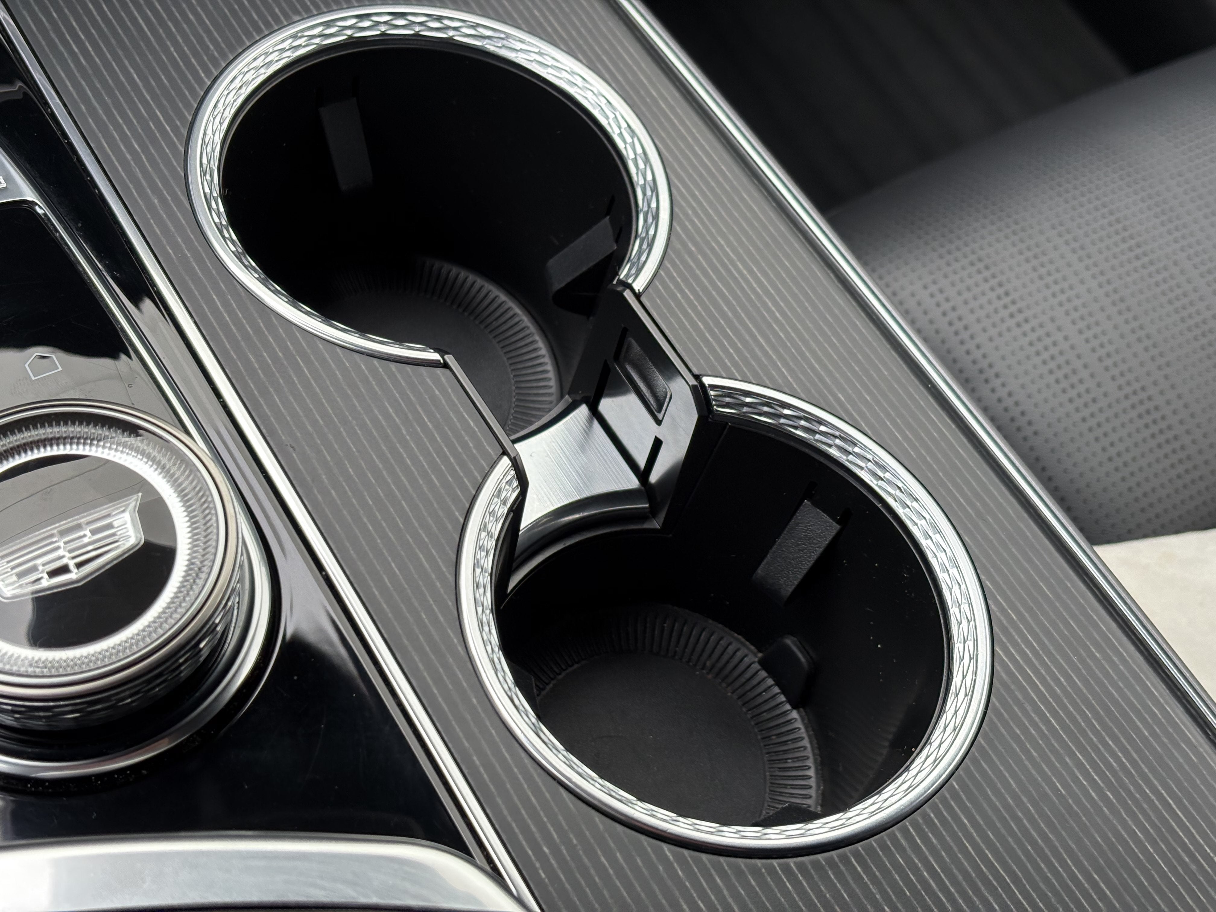 2024 Cadillac LYRIQ Luxury 1