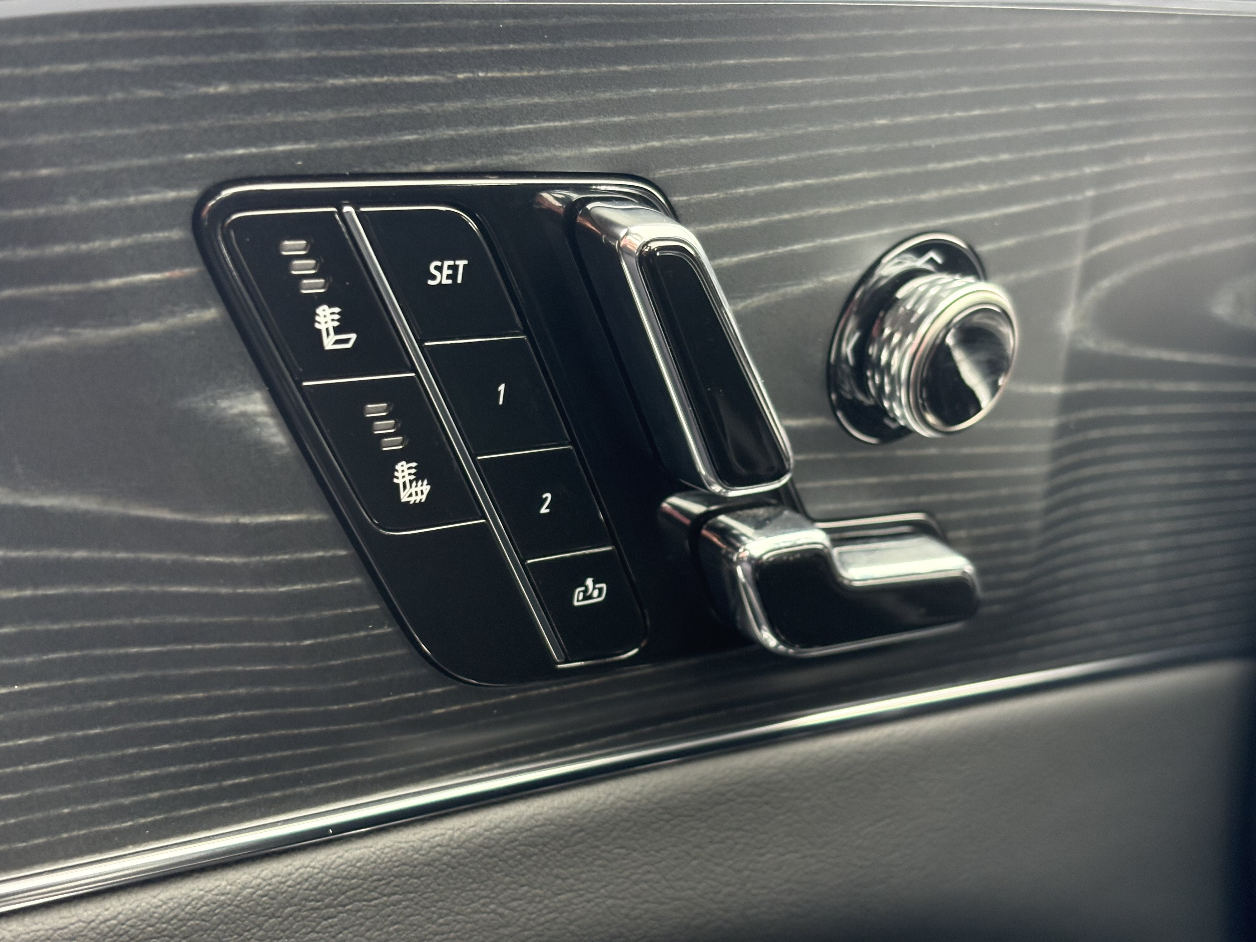 2024 Cadillac LYRIQ Luxury 1