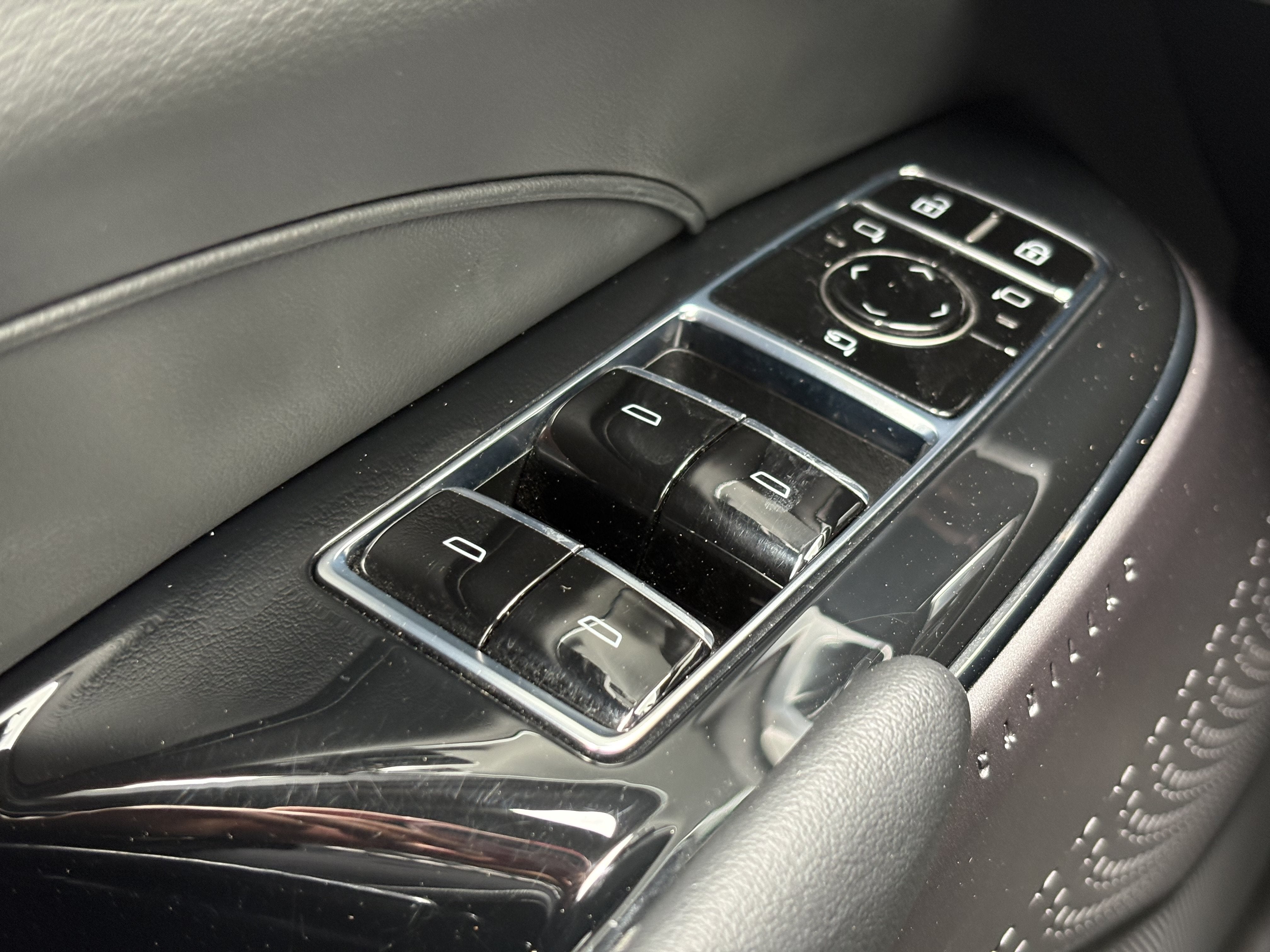 2024 Cadillac LYRIQ Luxury 1