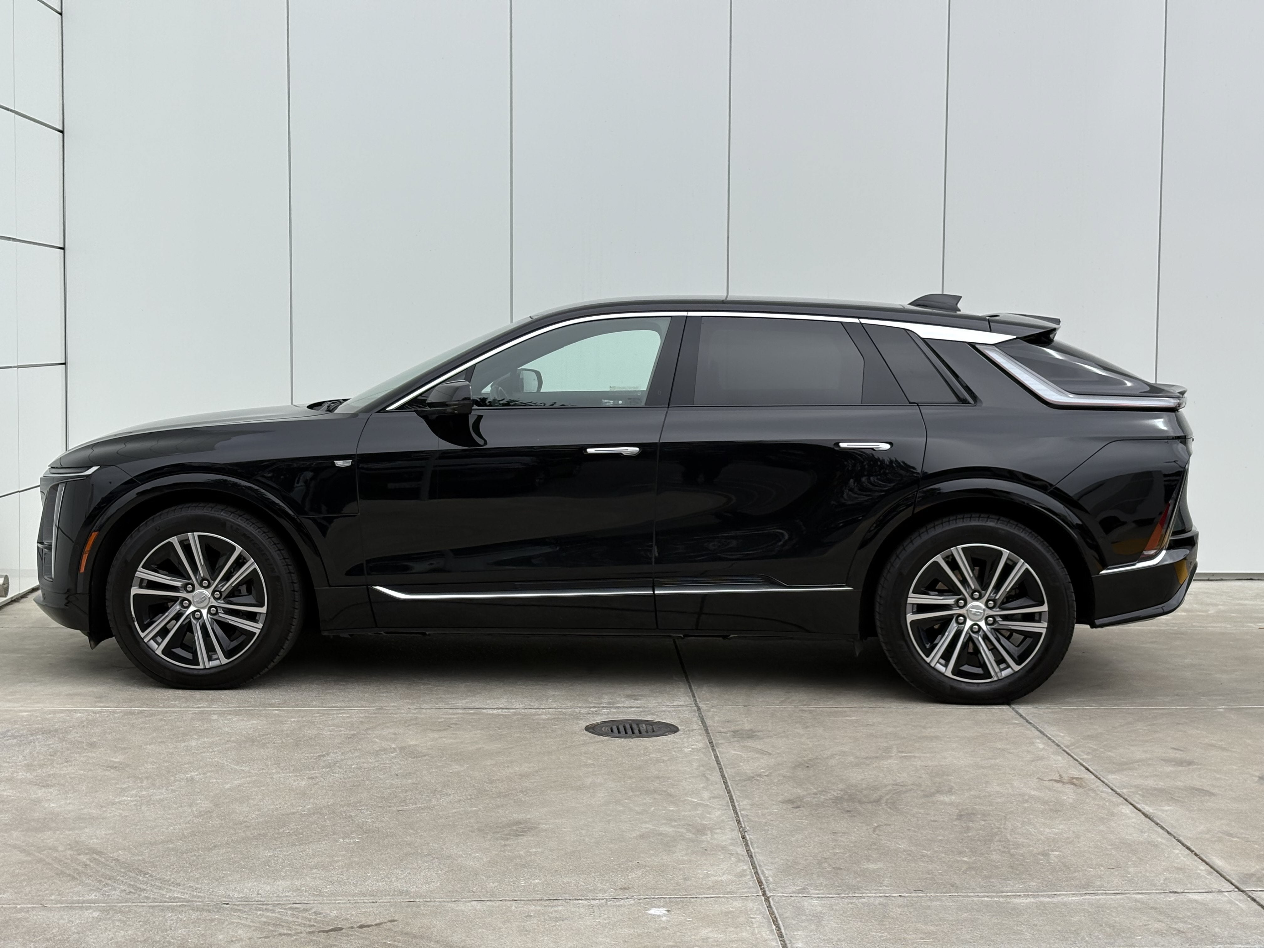 2024 Cadillac LYRIQ Luxury 1