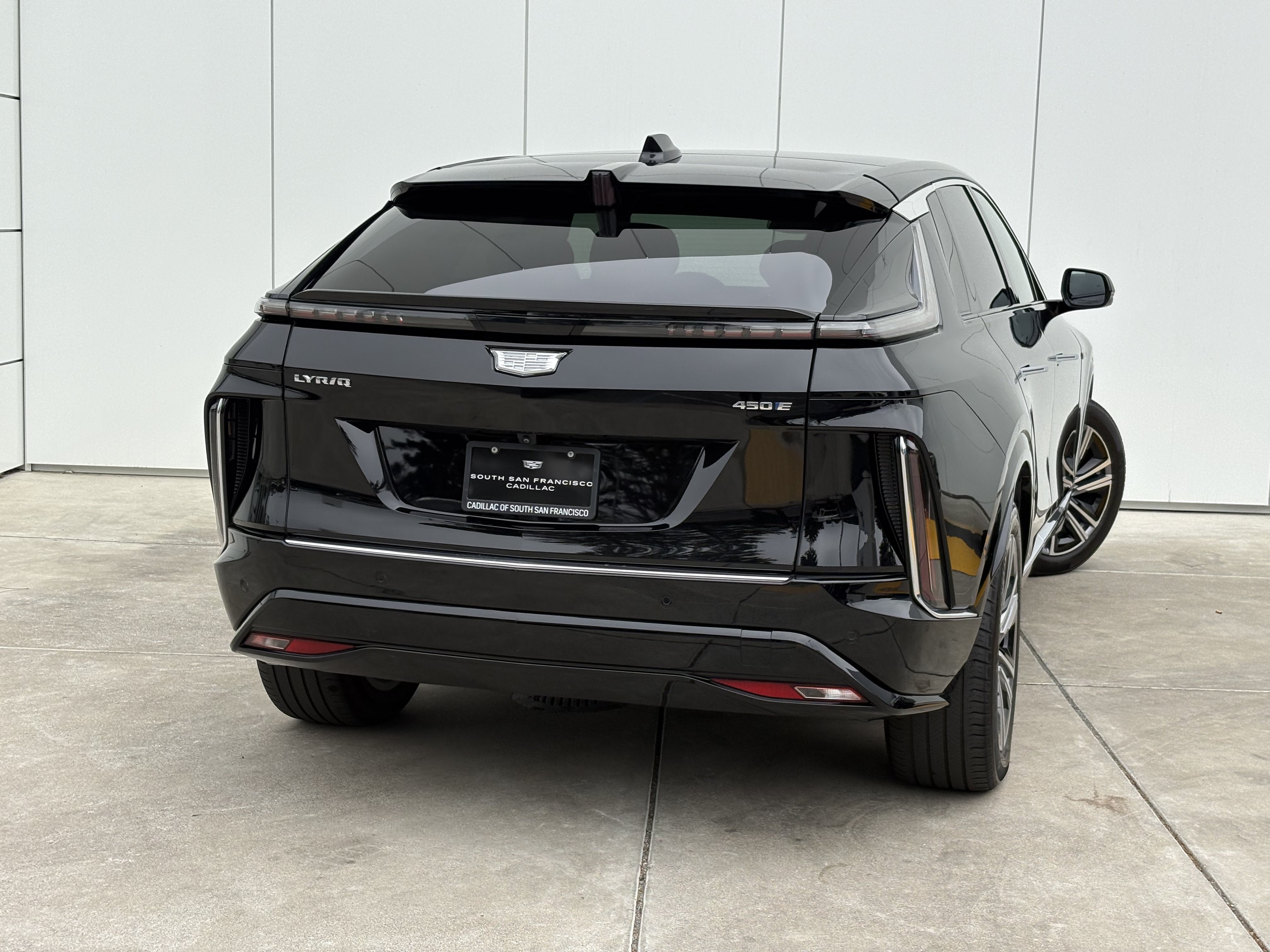 2024 Cadillac LYRIQ Luxury 1