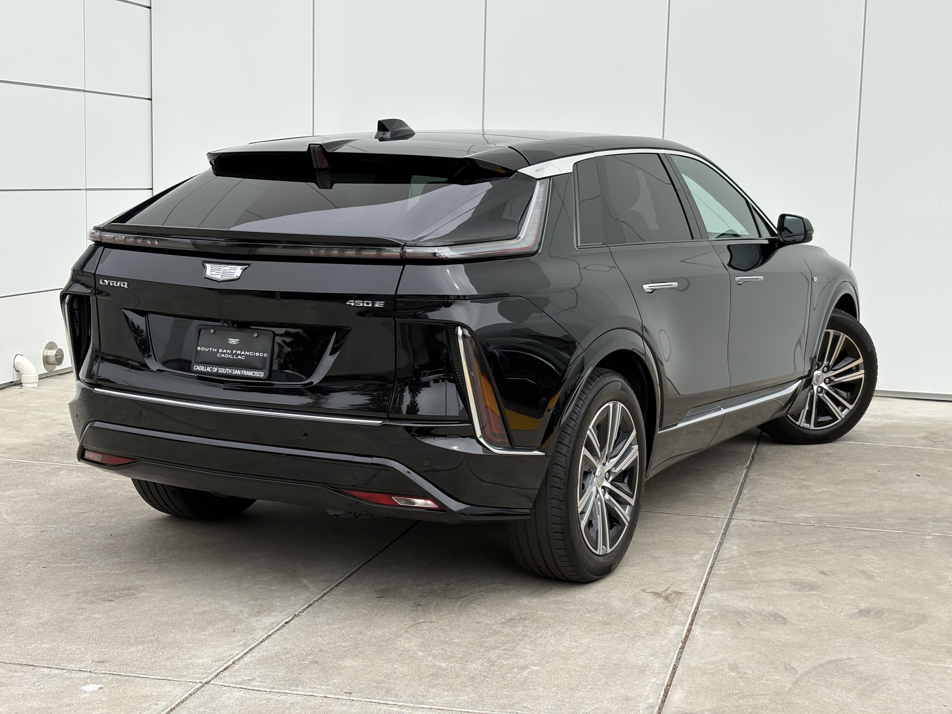 2024 Cadillac LYRIQ Luxury 1