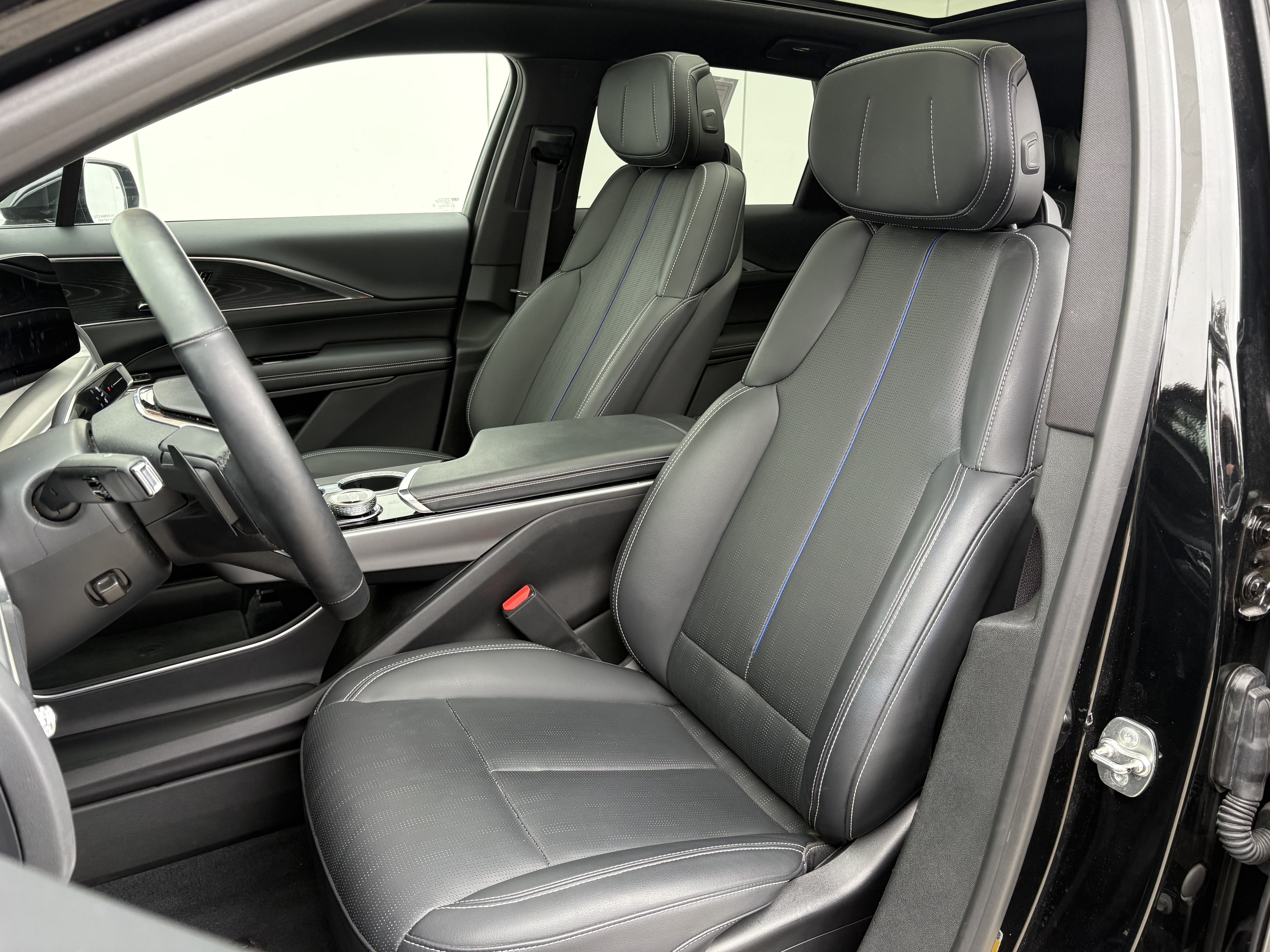 2024 Cadillac LYRIQ Luxury 1