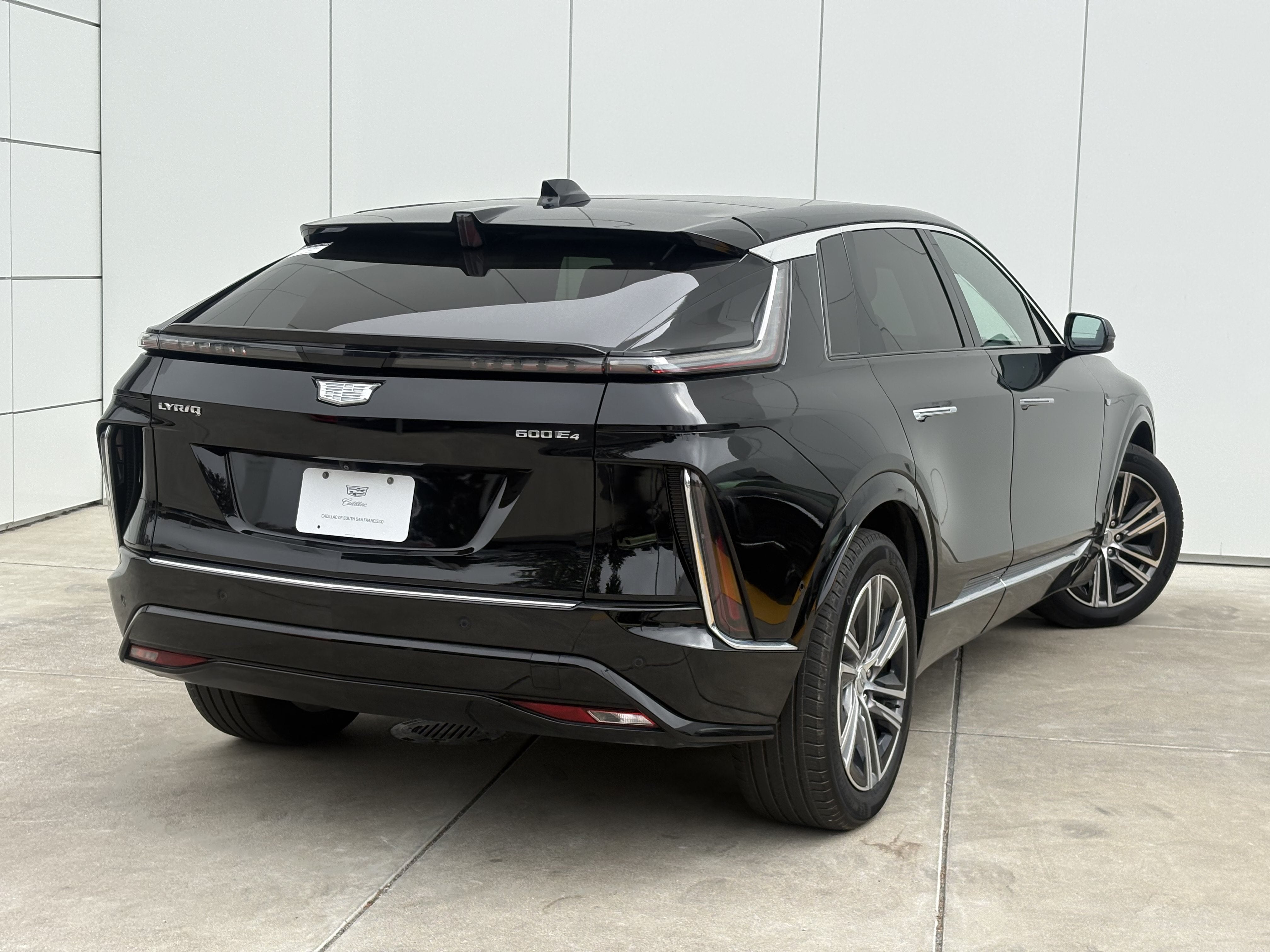 2024 Cadillac LYRIQ Luxury 1