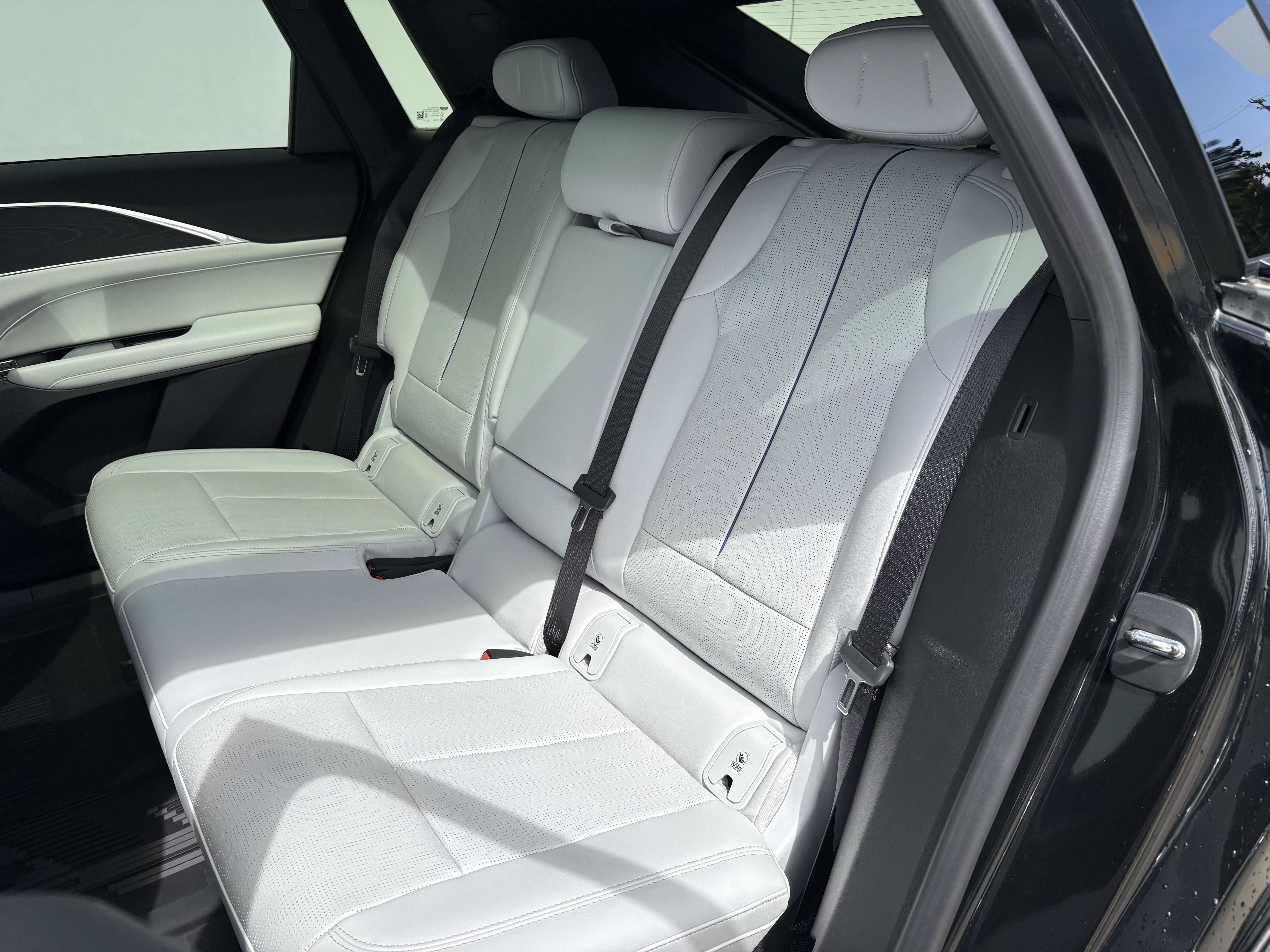 2024 Cadillac LYRIQ Luxury 1