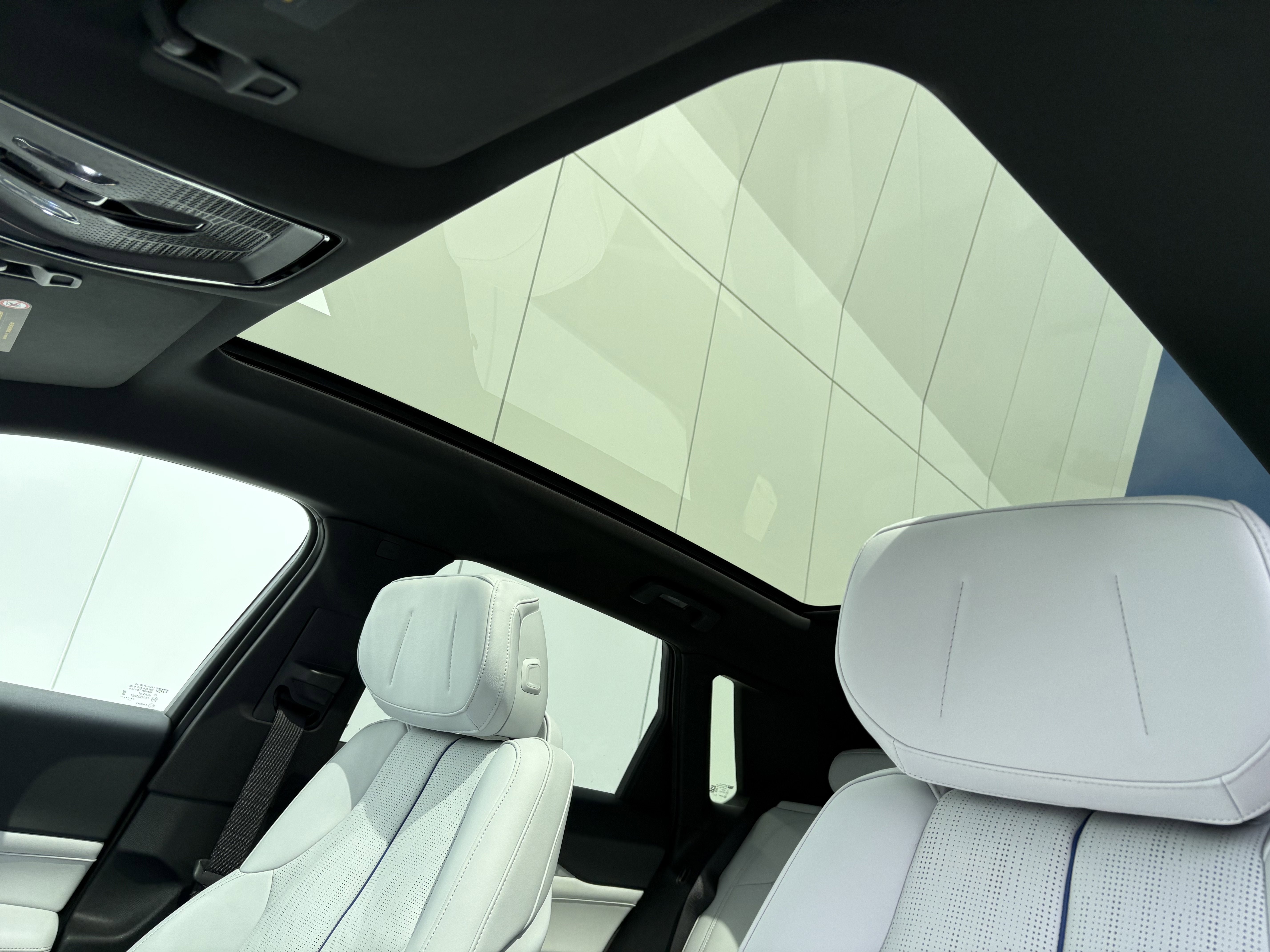 2024 Cadillac LYRIQ Luxury 1