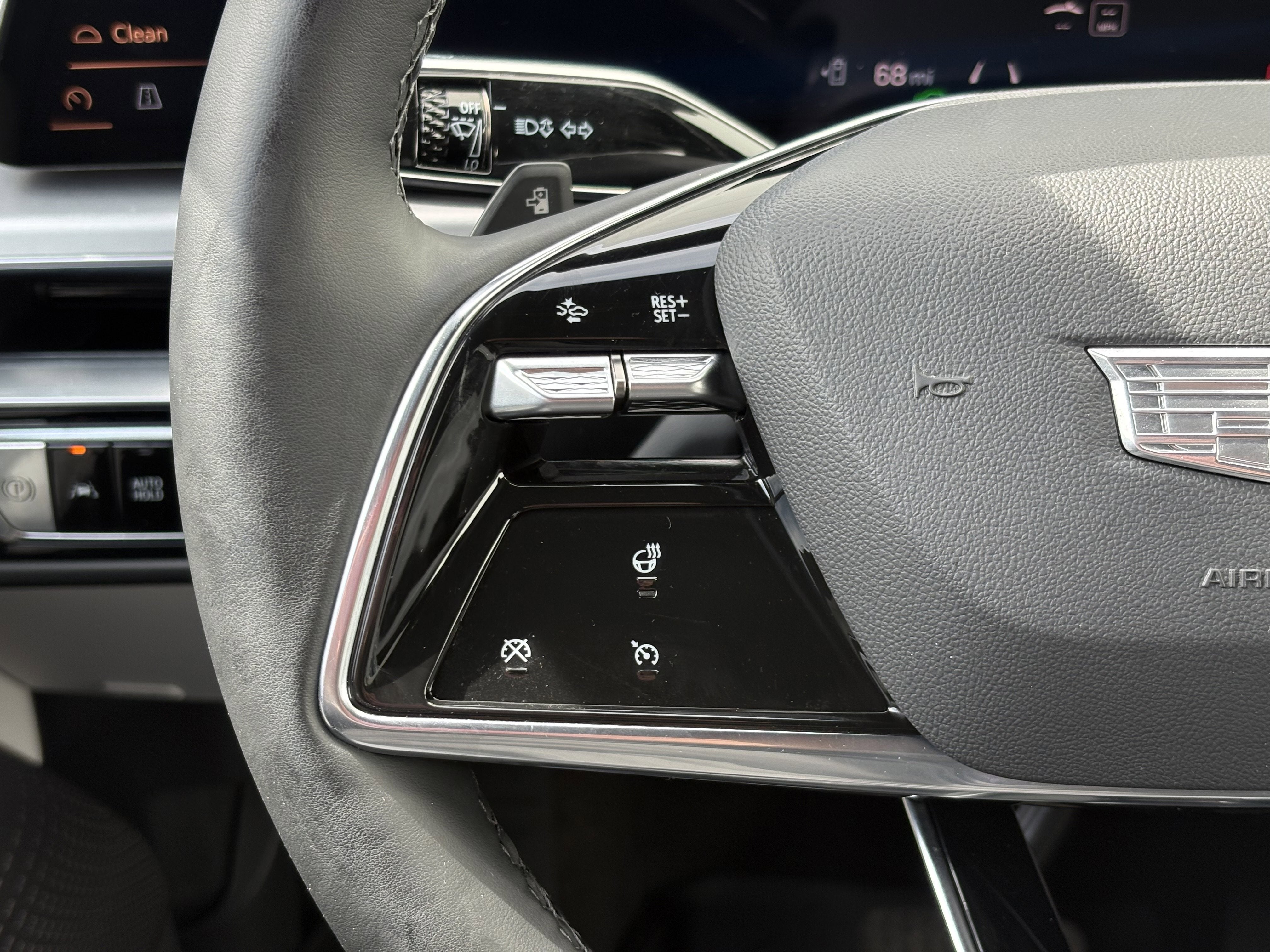 2024 Cadillac LYRIQ Luxury 1