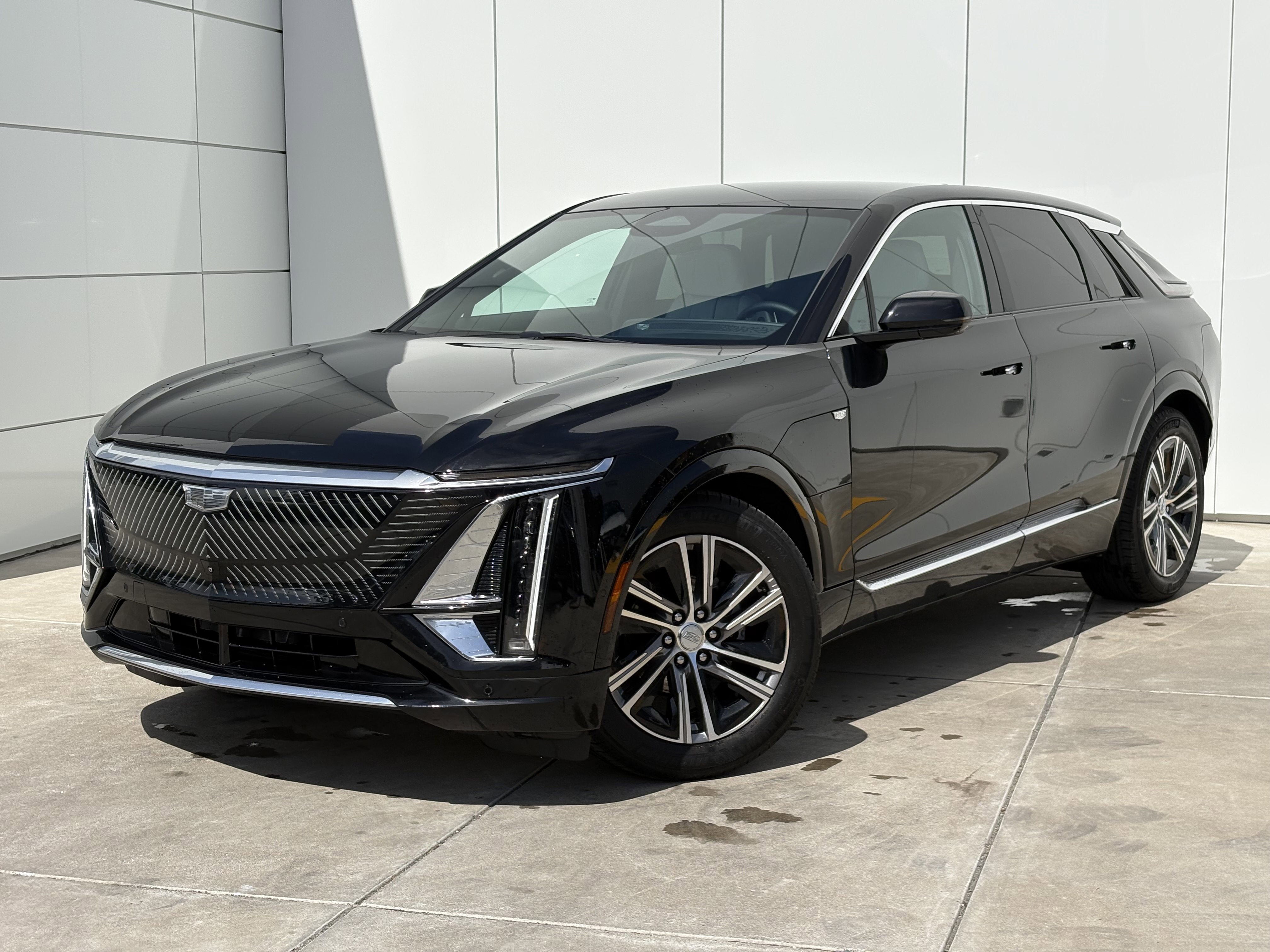 2024 Cadillac LYRIQ Luxury 1