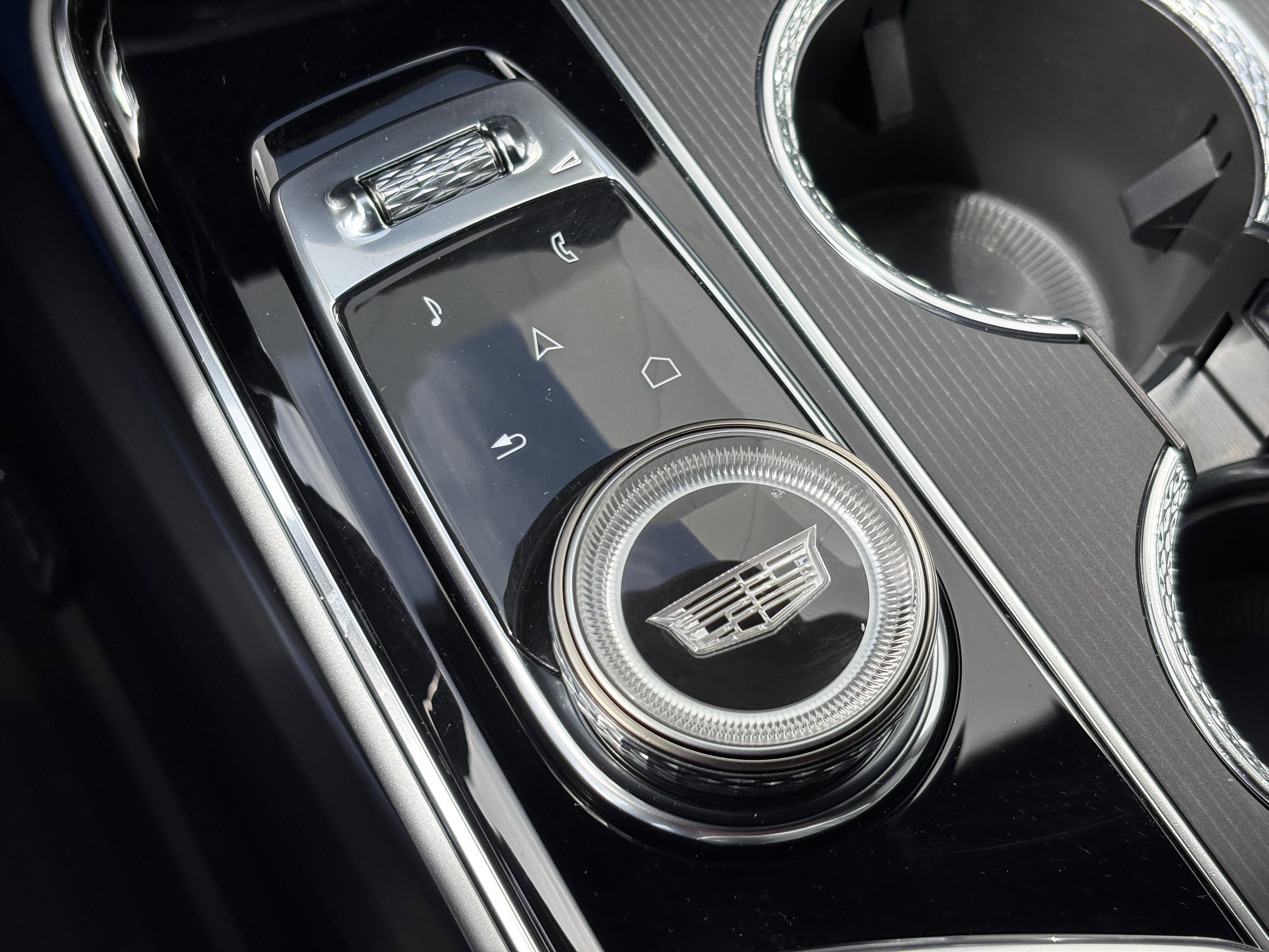 2024 Cadillac LYRIQ Luxury 1