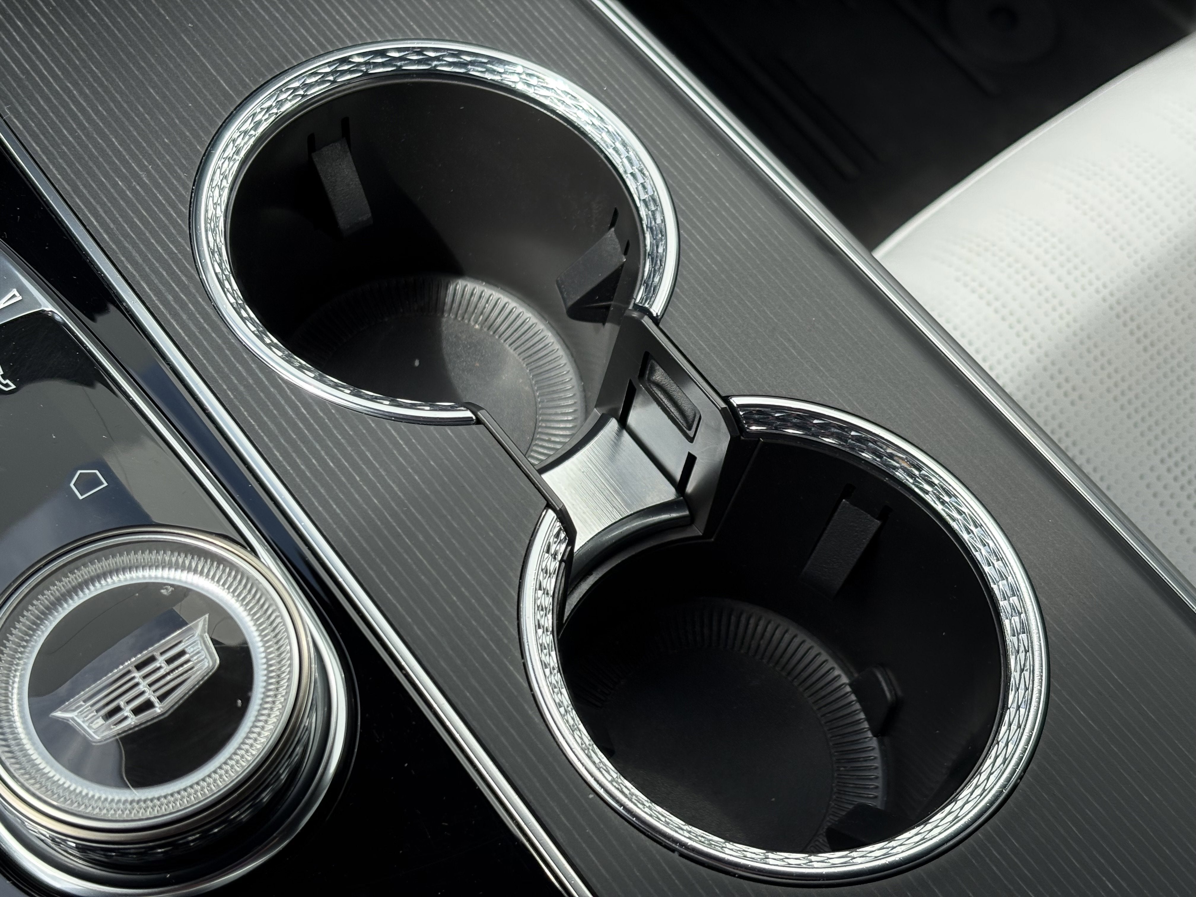 2024 Cadillac LYRIQ Luxury 1