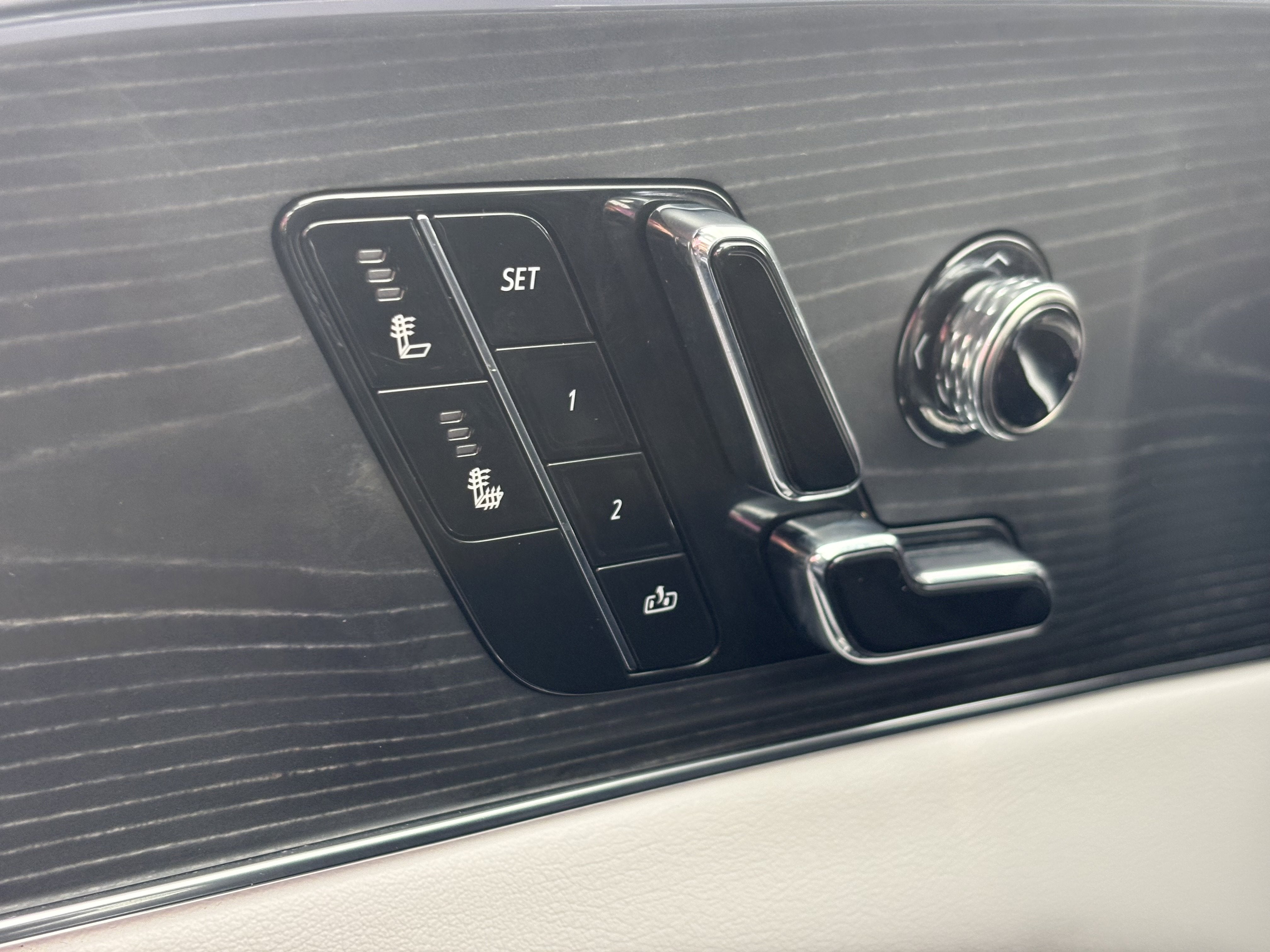 2024 Cadillac LYRIQ Luxury 1