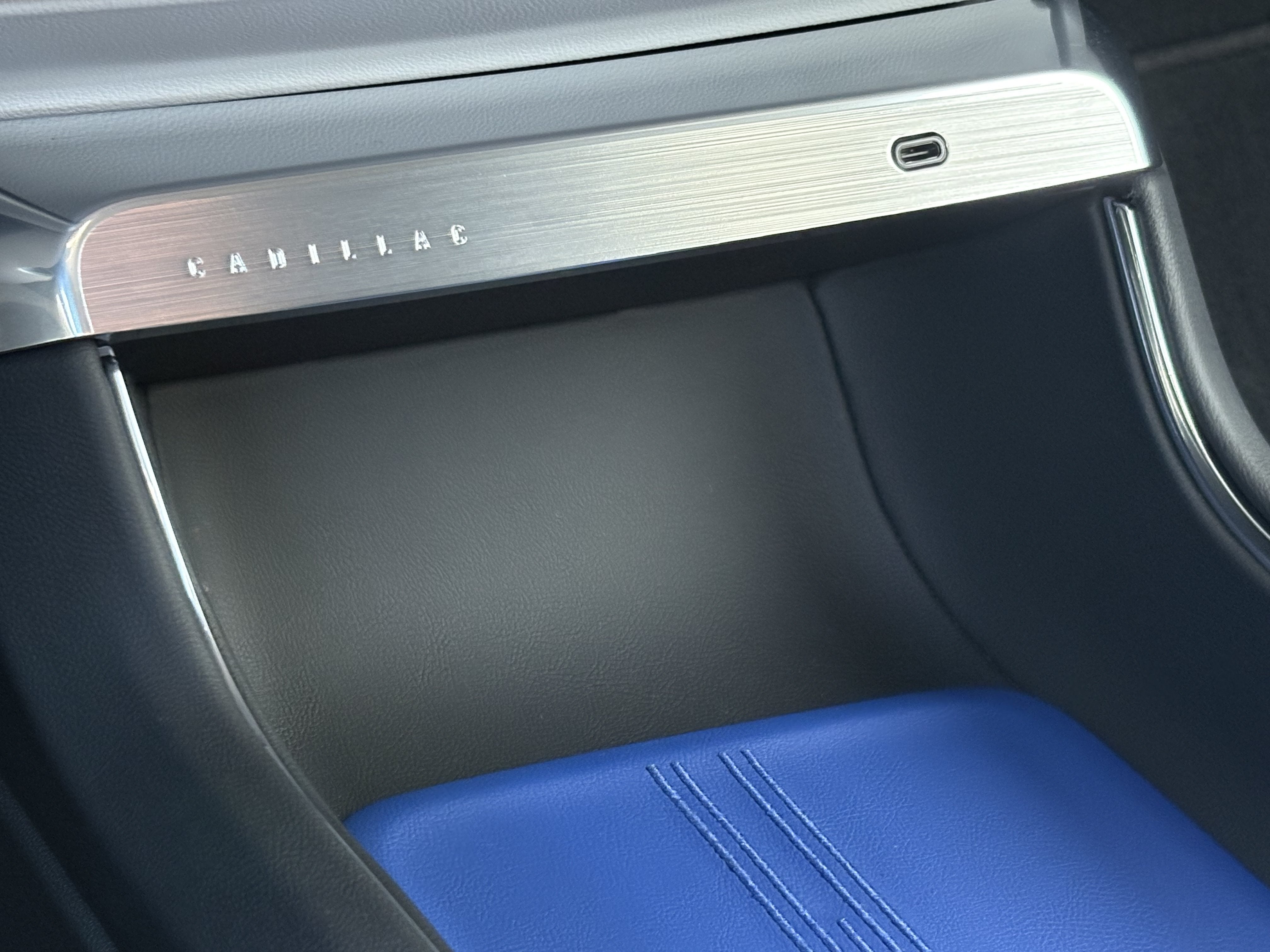 2024 Cadillac LYRIQ Luxury 2