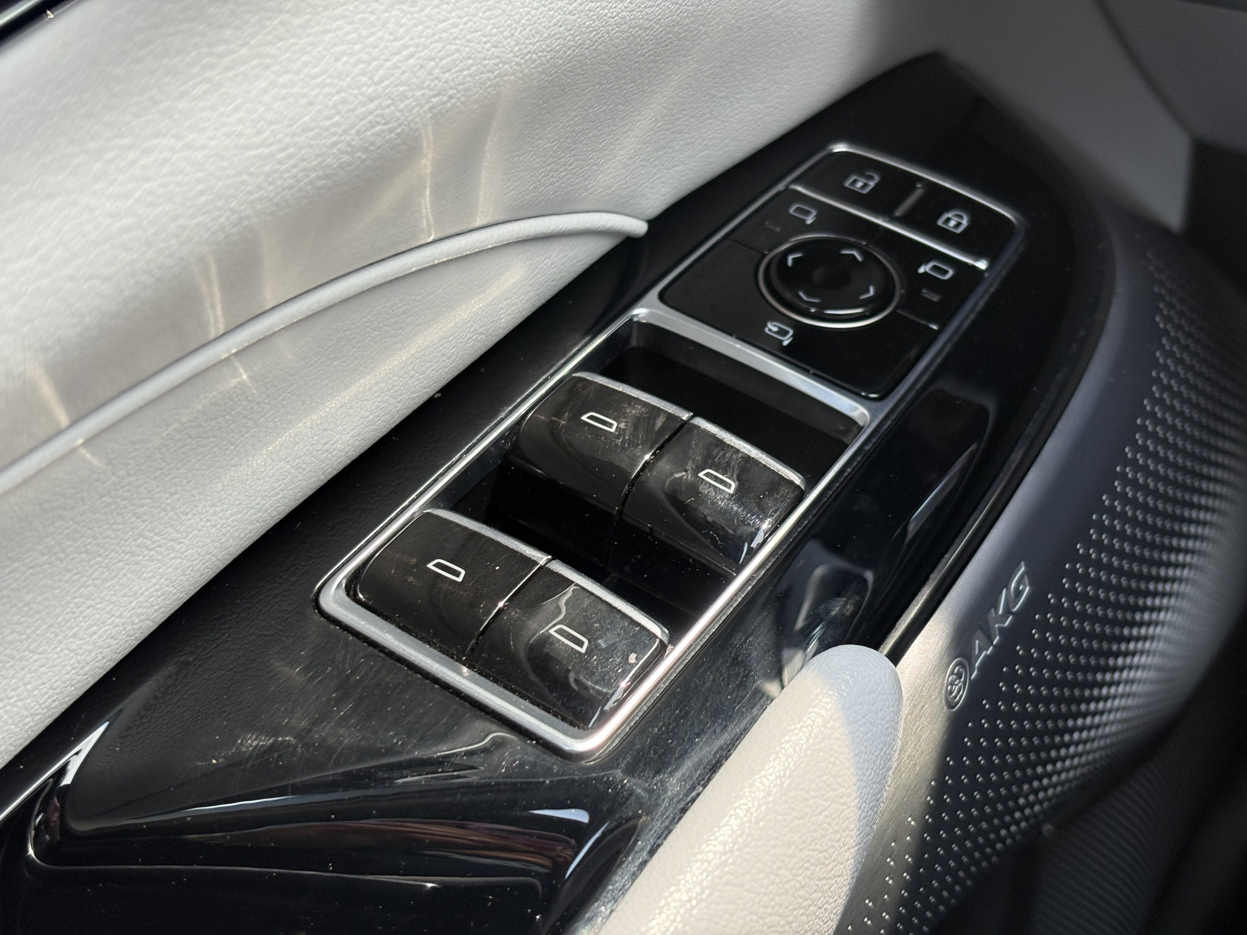 2024 Cadillac LYRIQ Luxury 2