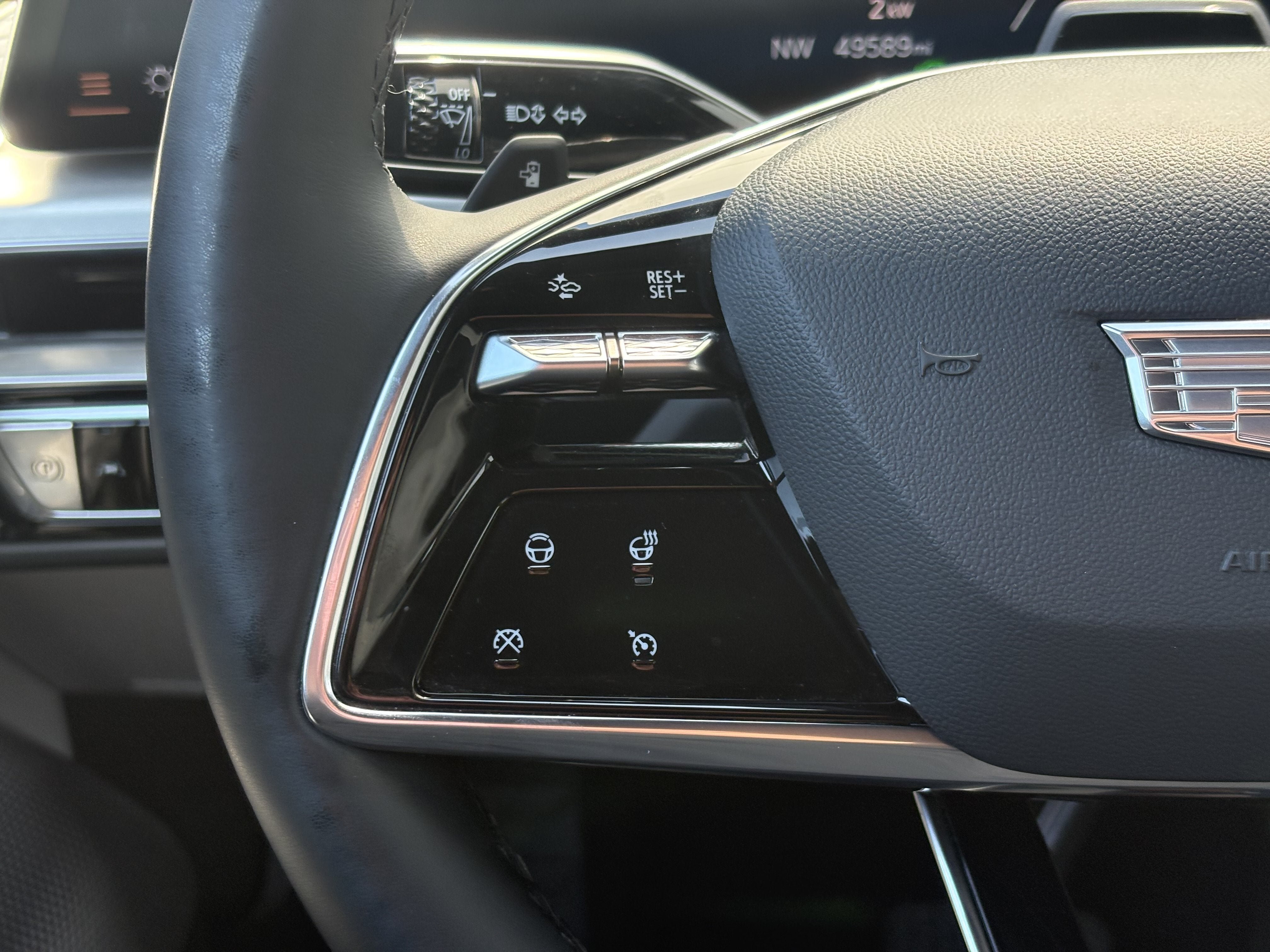 2024 Cadillac LYRIQ Luxury 2