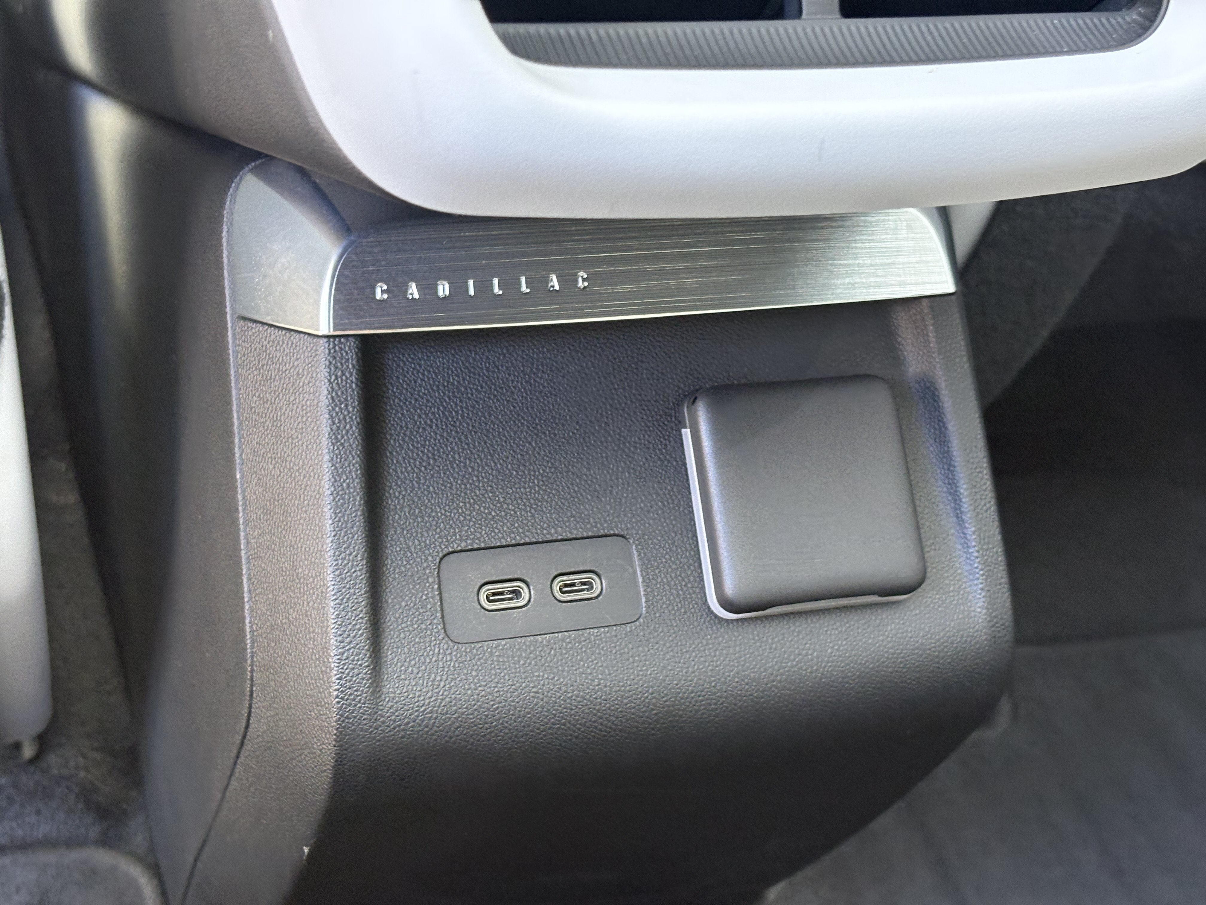 2024 Cadillac LYRIQ Luxury 2