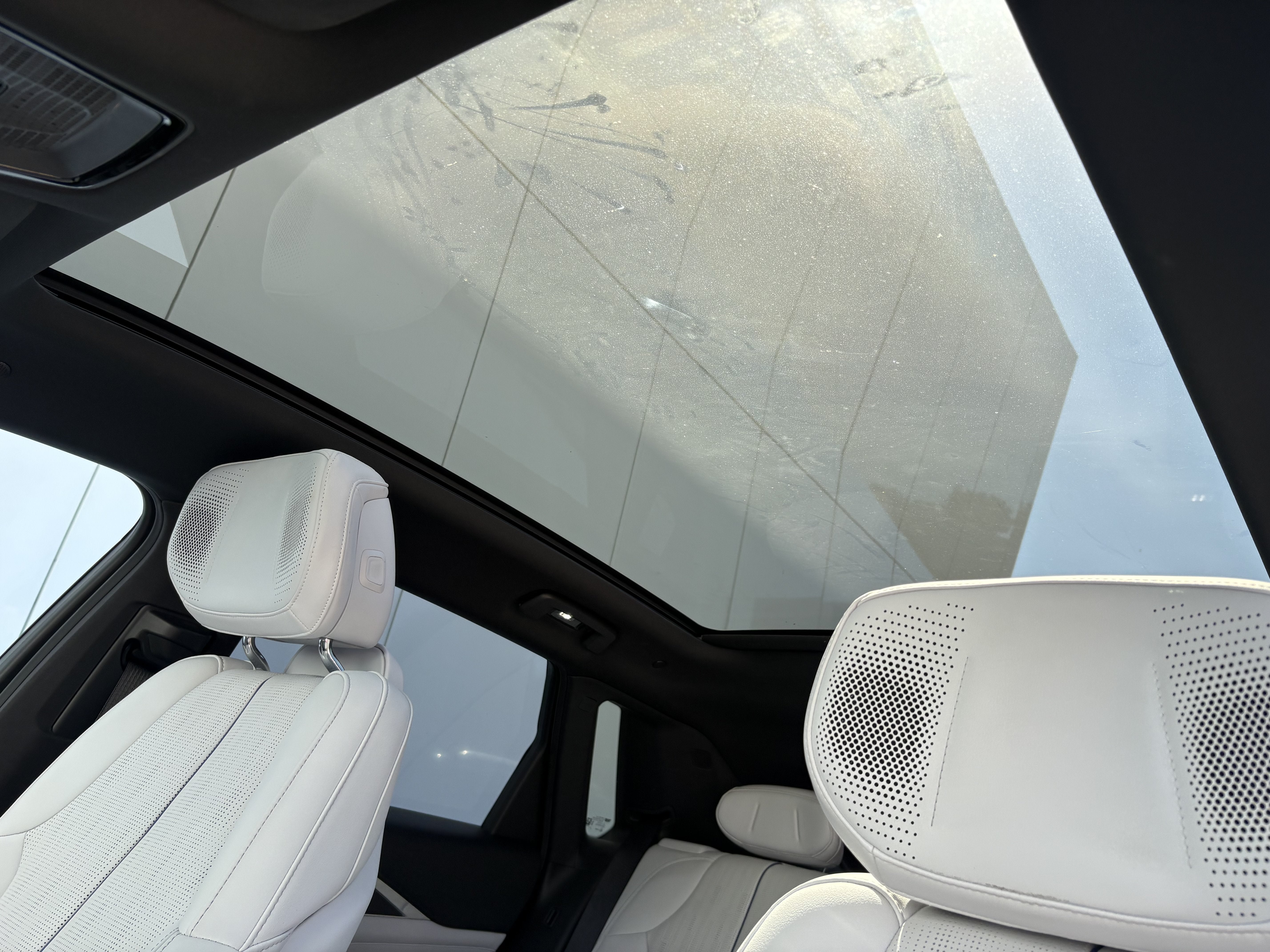 2024 Cadillac LYRIQ Luxury 2