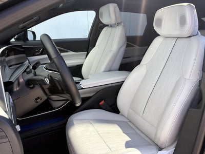 2024 Cadillac LYRIQ Luxury 2