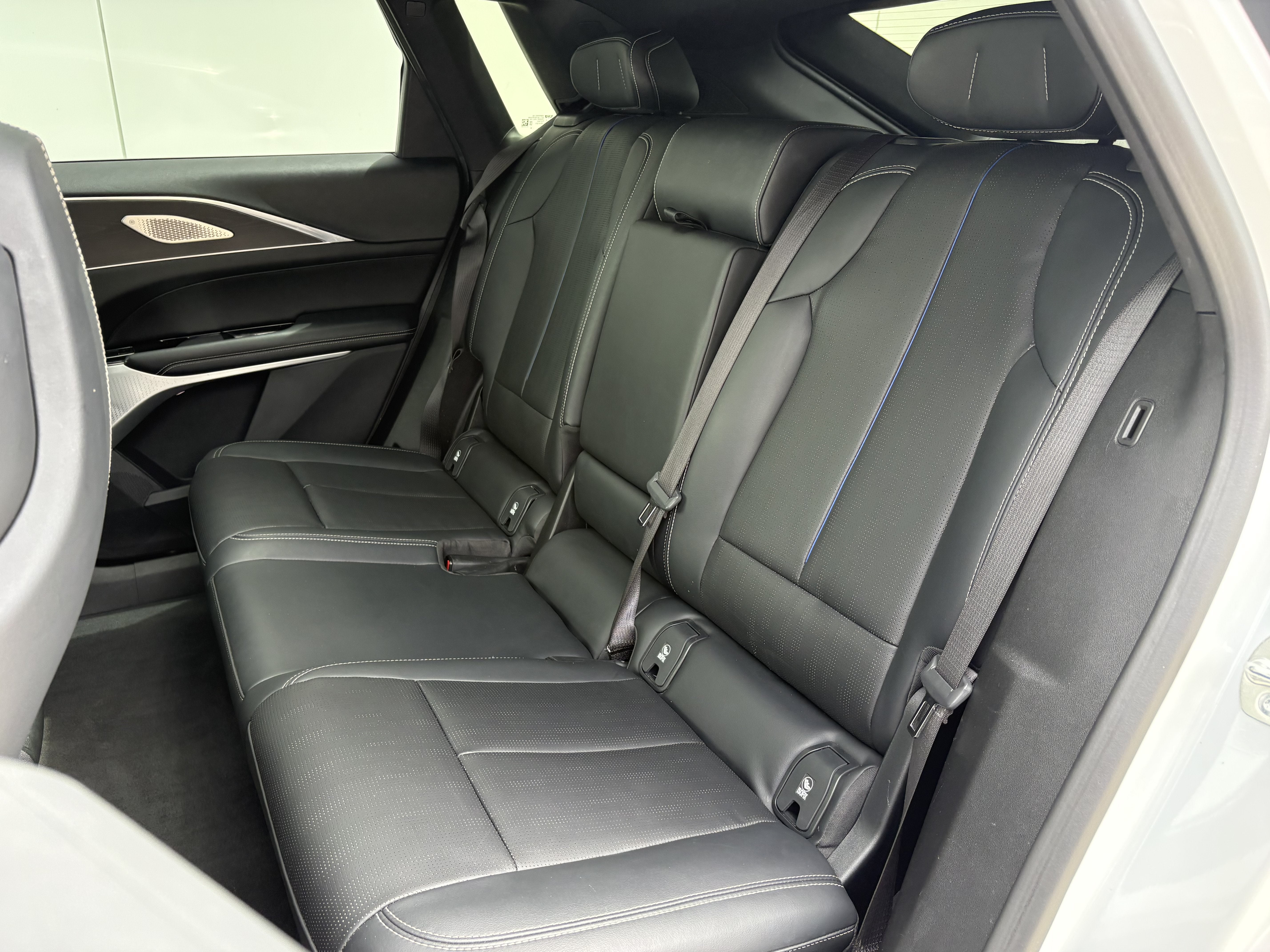 2024 Cadillac LYRIQ Luxury 2