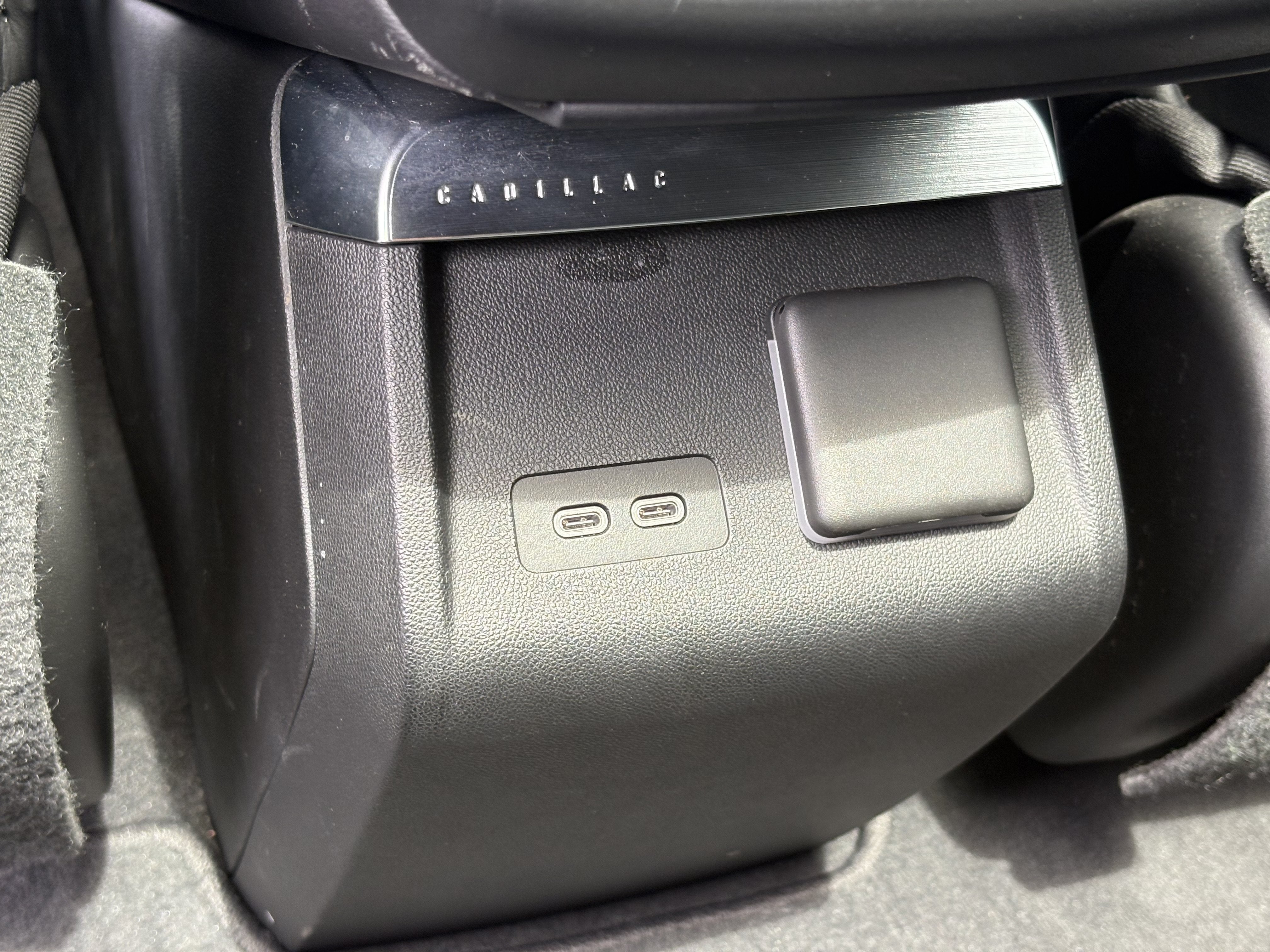 2024 Cadillac LYRIQ Luxury 2