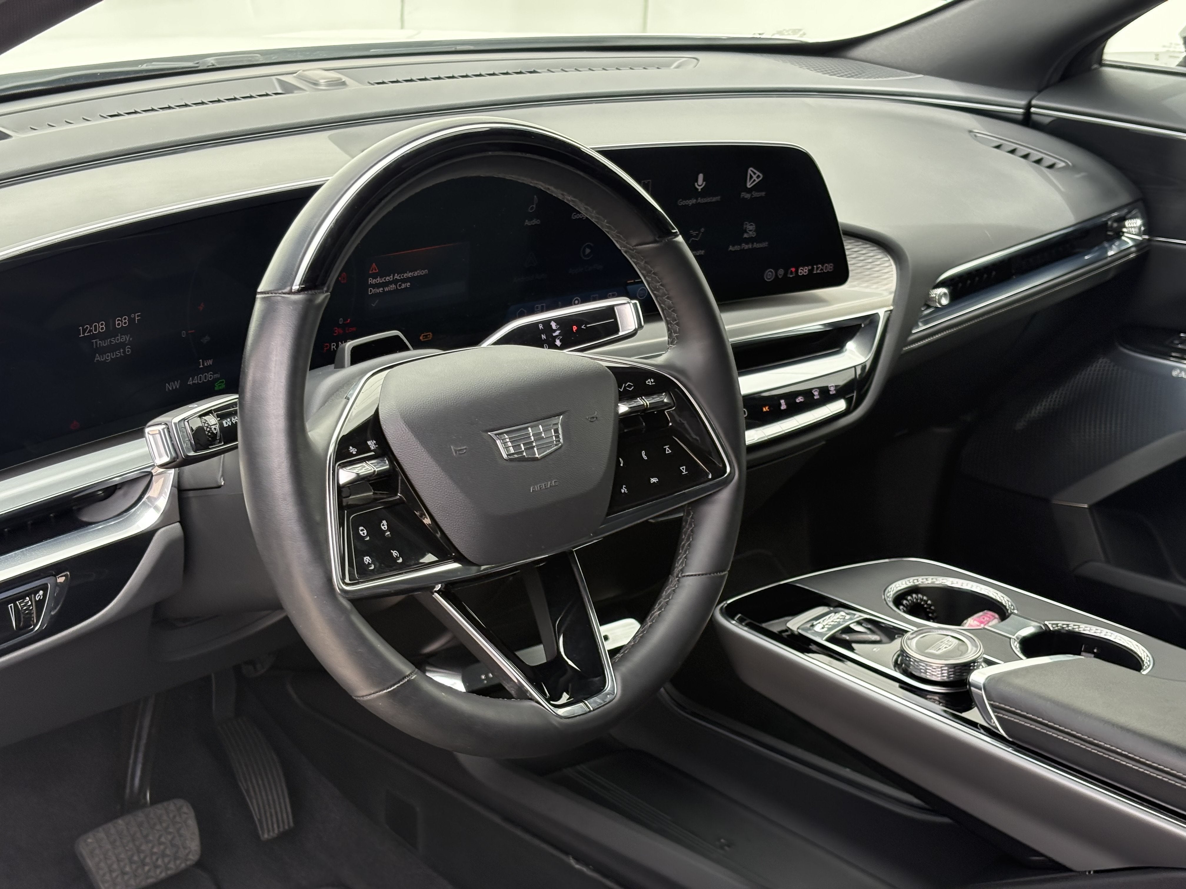 2024 Cadillac LYRIQ Luxury 2