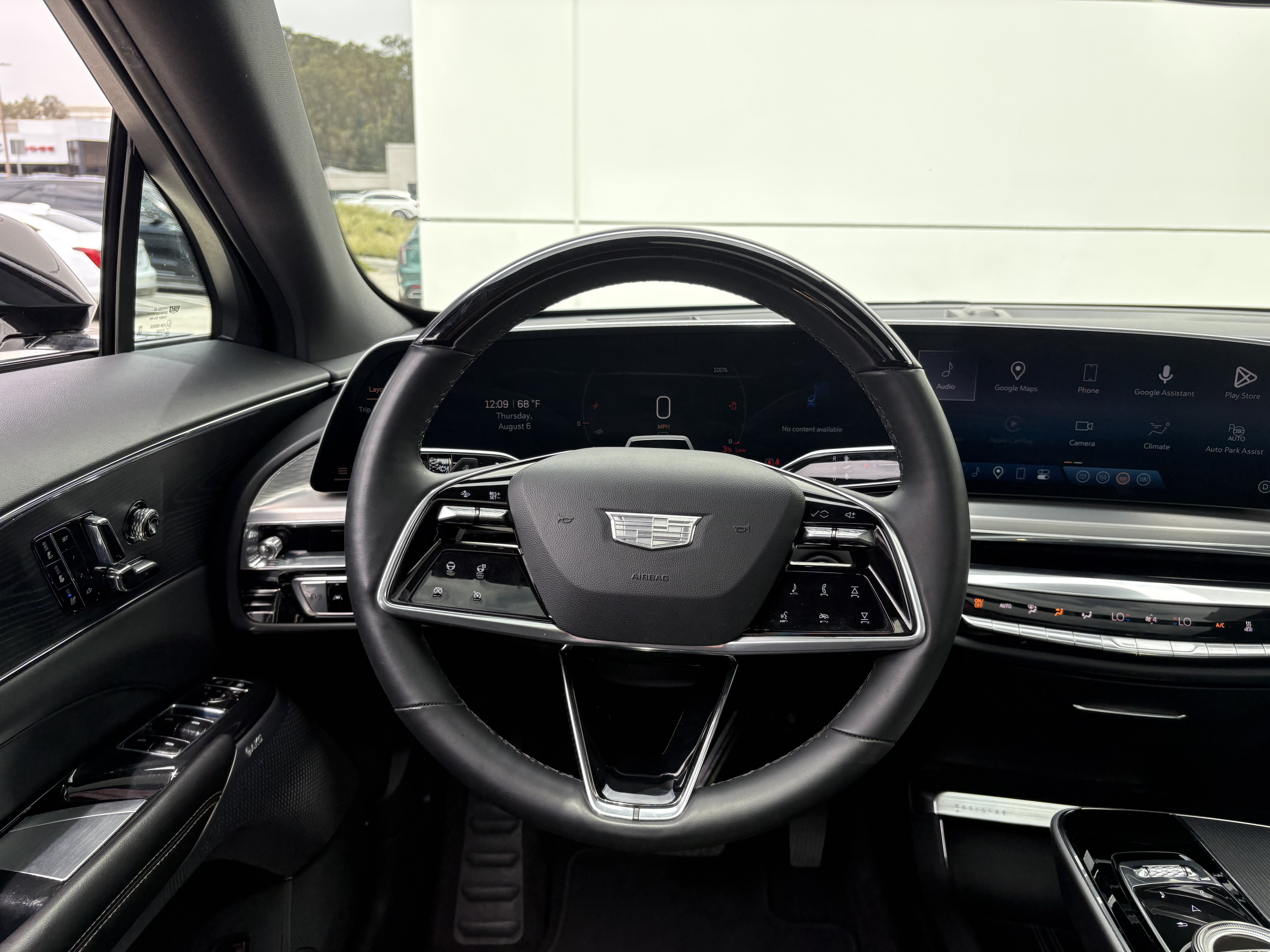 2024 Cadillac LYRIQ Luxury 2