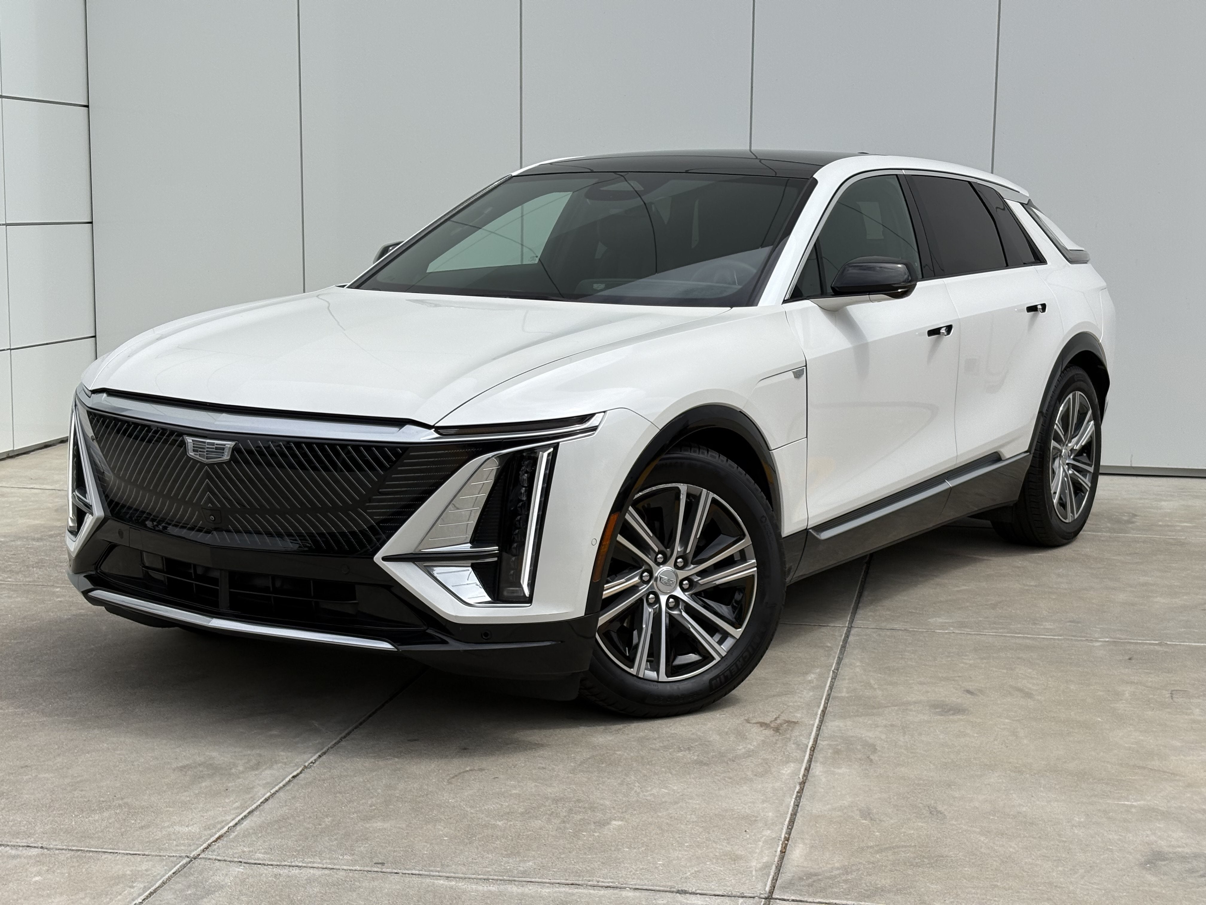 2024 Cadillac LYRIQ Luxury 2