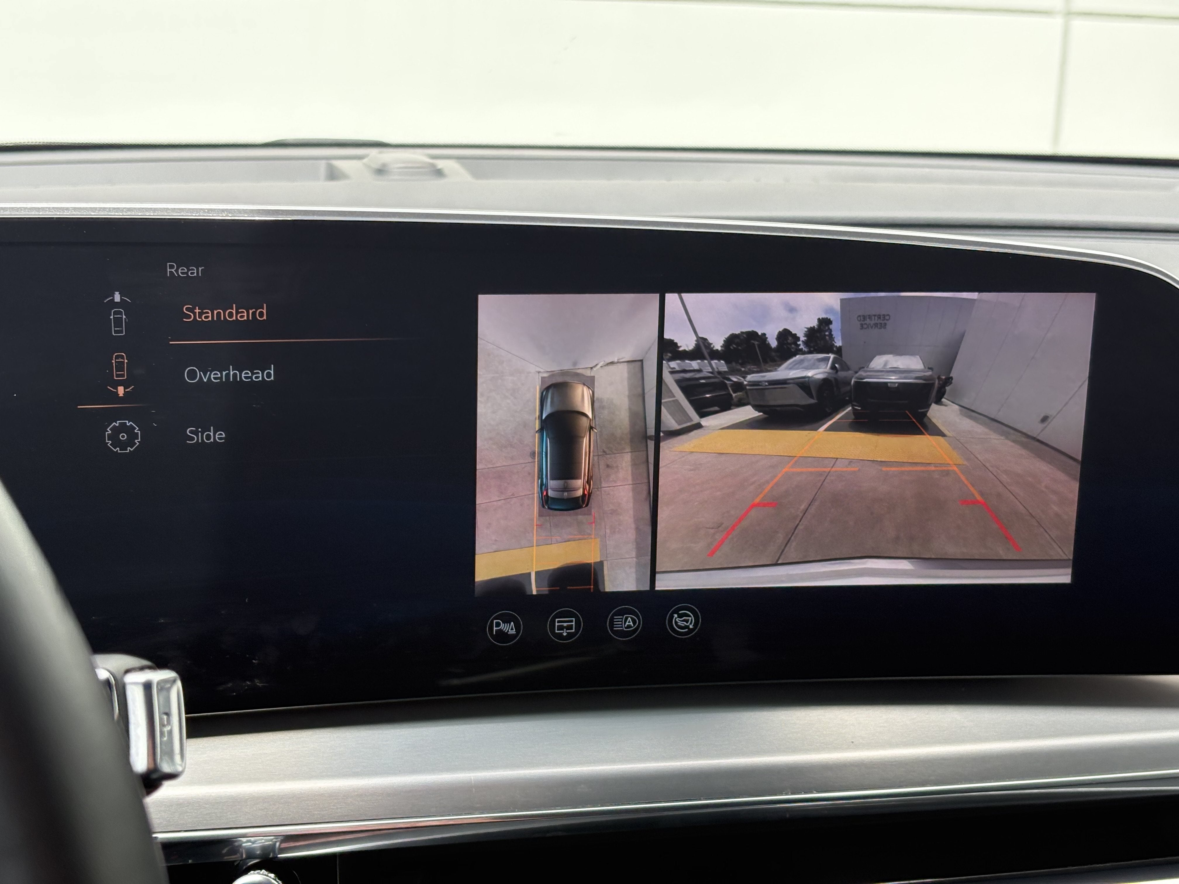 2024 Cadillac LYRIQ Luxury 2