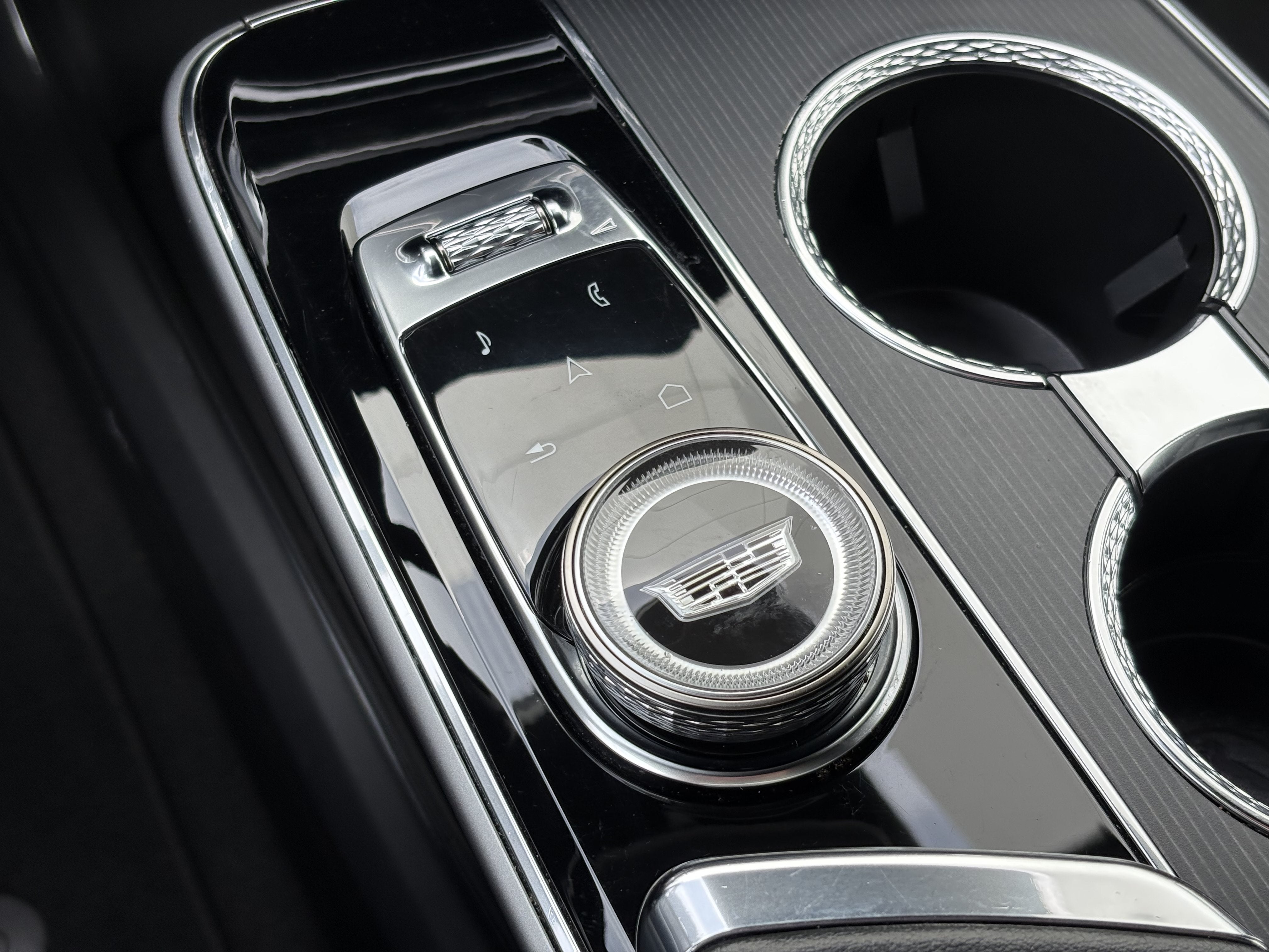 2024 Cadillac LYRIQ Luxury 2